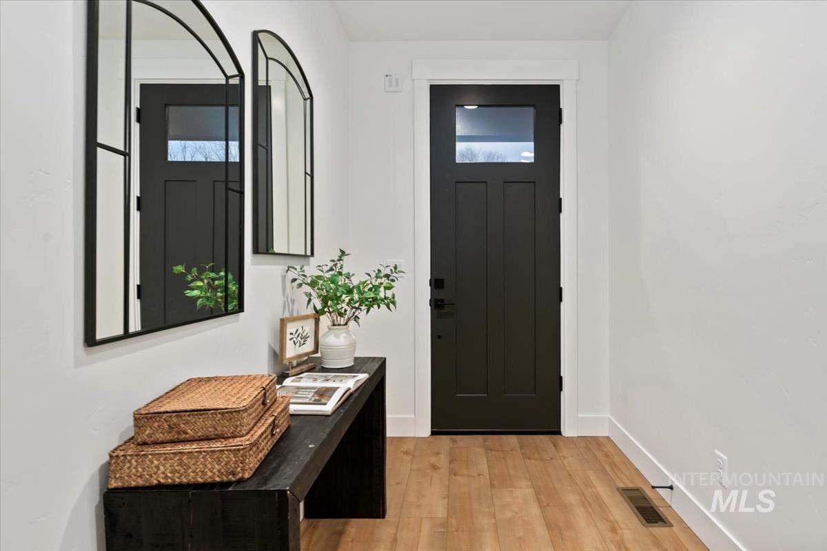 1713 N 31st St, Boise, Idaho 83703, 3 Bedrooms, 3 Bathrooms, Residential For Sale, Price $749,900,MLS 98977632