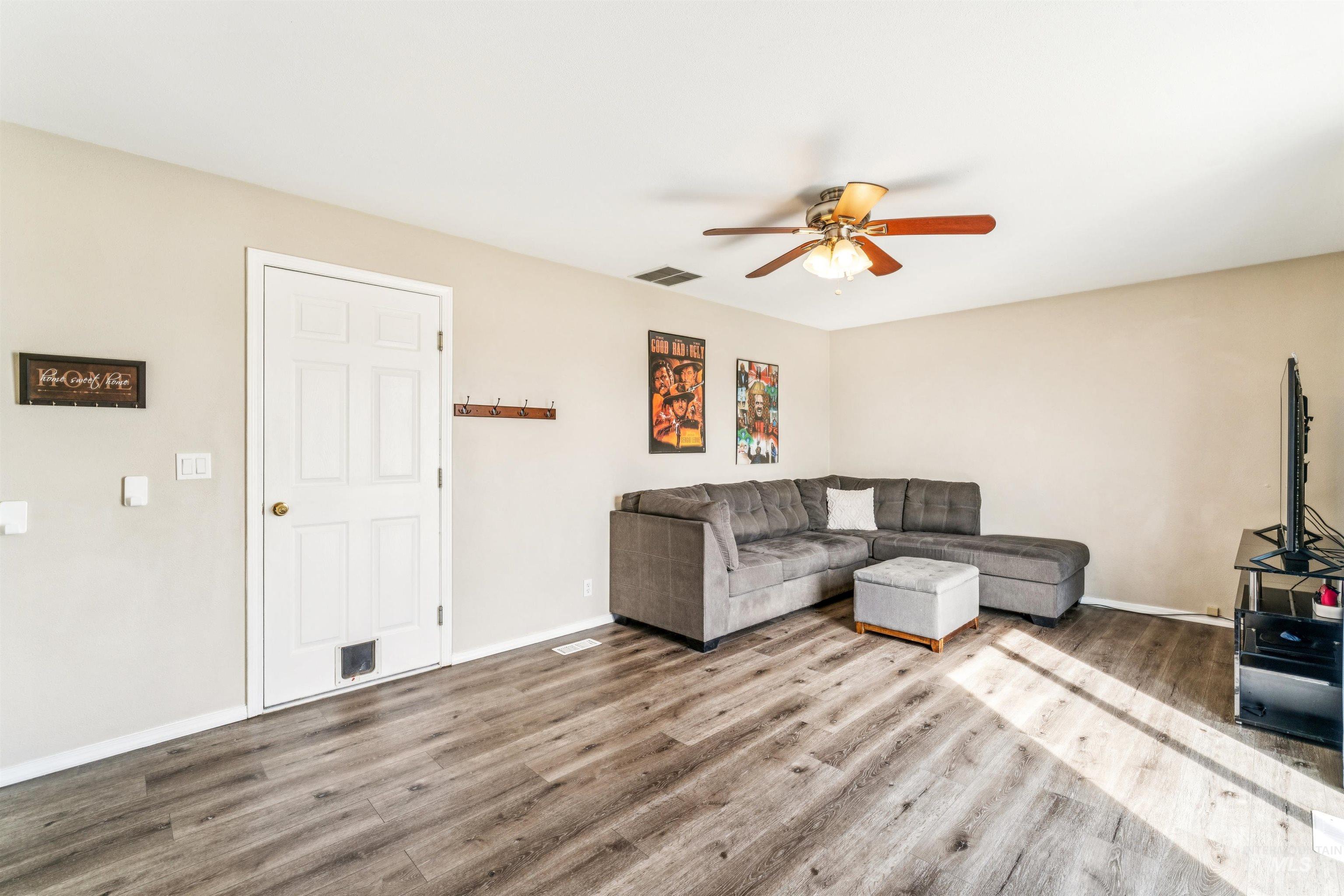 2337 W Snyder St., Meridian, Idaho 83646, 3 Bedrooms, 2.5 Bathrooms, Residential For Sale, Price $414,000,MLS 98977635