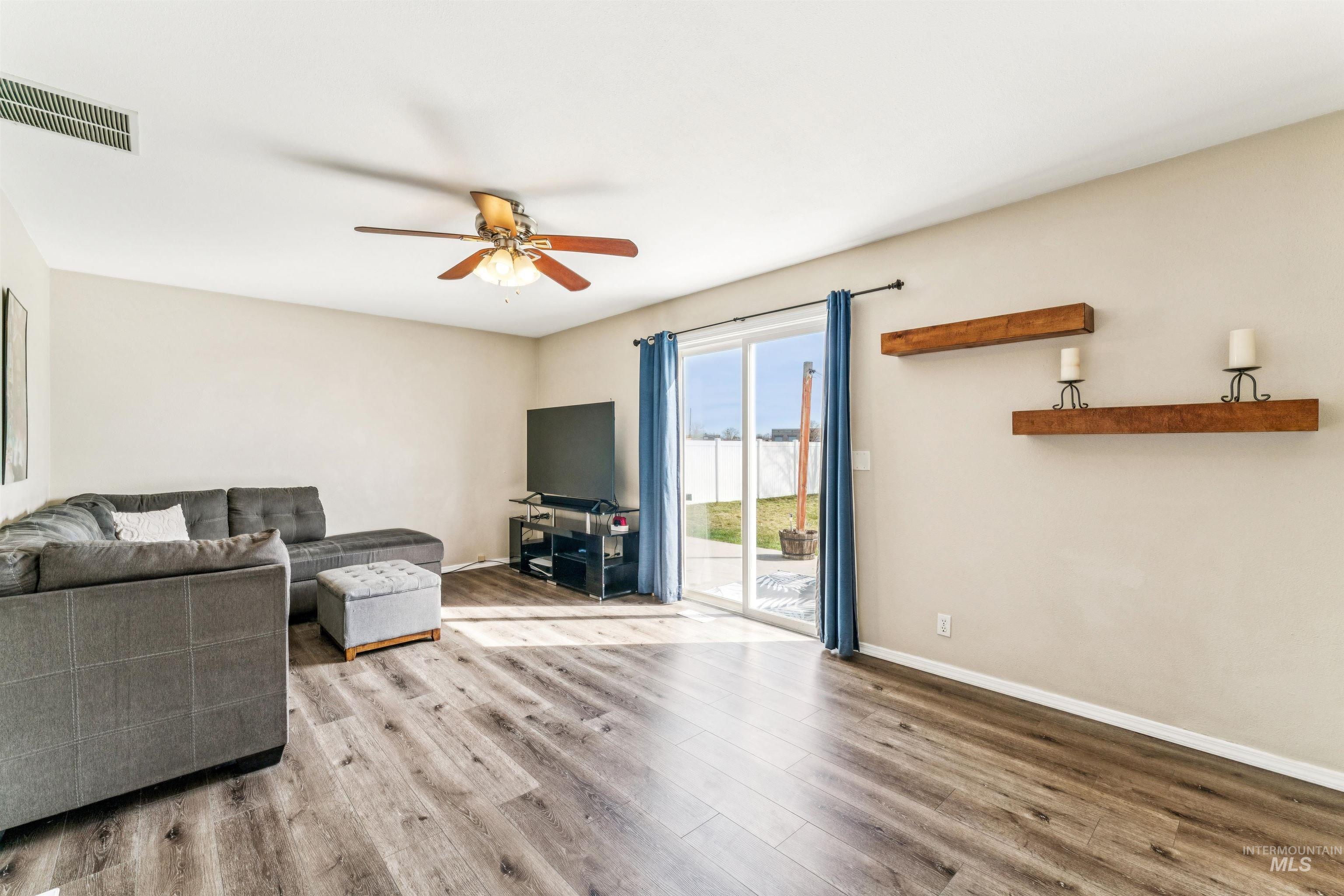 2337 W Snyder St., Meridian, Idaho 83646, 3 Bedrooms, 2.5 Bathrooms, Residential For Sale, Price $414,000,MLS 98977635