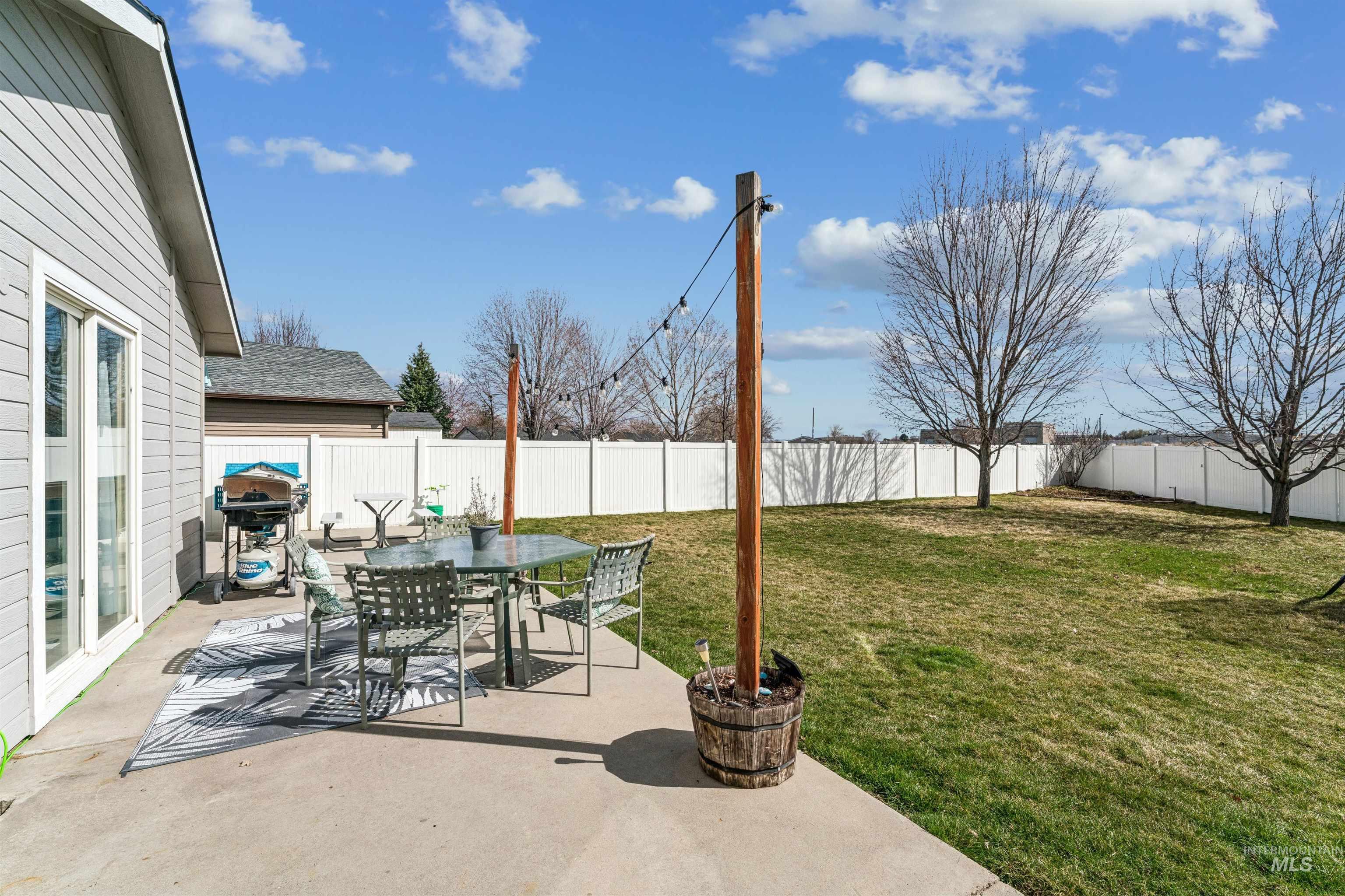 2337 W Snyder St., Meridian, Idaho 83646, 3 Bedrooms, 2.5 Bathrooms, Residential For Sale, Price $414,000,MLS 98977635