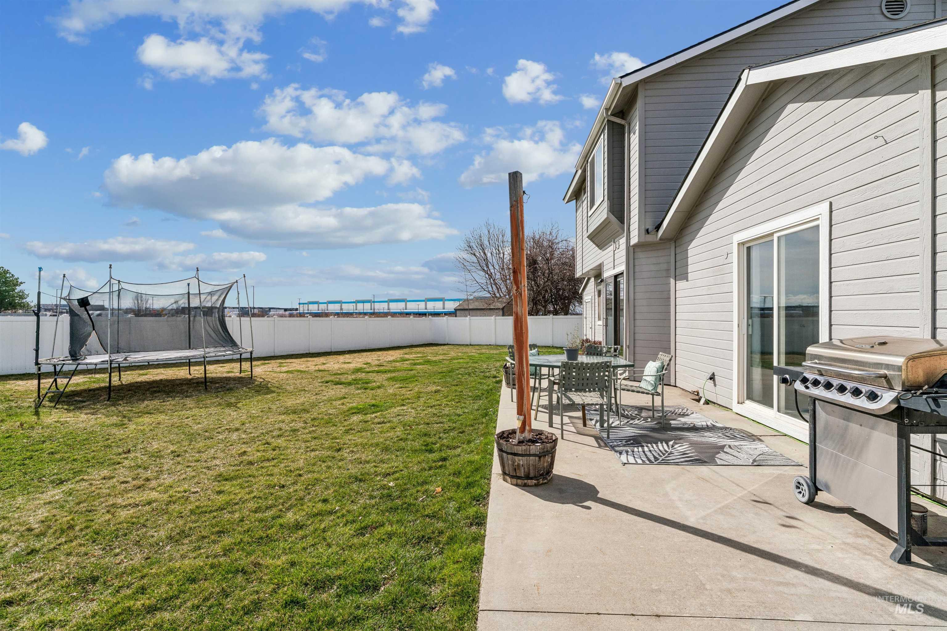 2337 W Snyder St., Meridian, Idaho 83646, 3 Bedrooms, 2.5 Bathrooms, Residential For Sale, Price $414,000,MLS 98977635