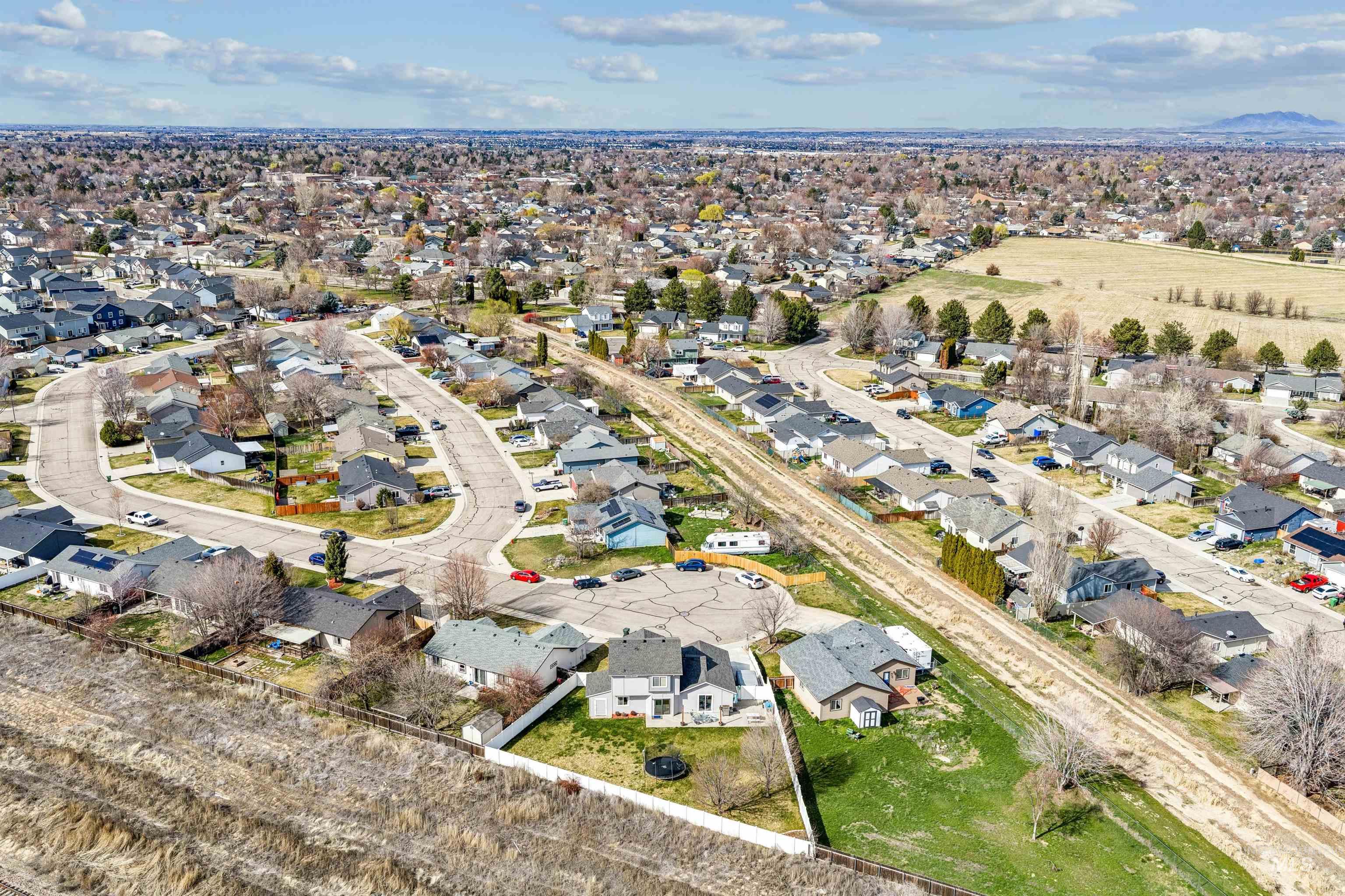 2337 W Snyder St., Meridian, Idaho 83646, 3 Bedrooms, 2.5 Bathrooms, Residential For Sale, Price $414,000,MLS 98977635