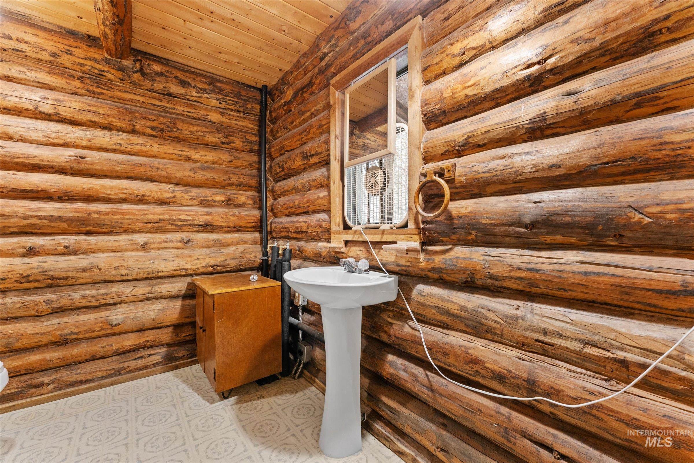 5 Scott Mountain Rd., Garden Valley, Idaho 83622, 2 Bedrooms, 1 Bathroom, Residential For Sale, Price $419,000,MLS 98977637