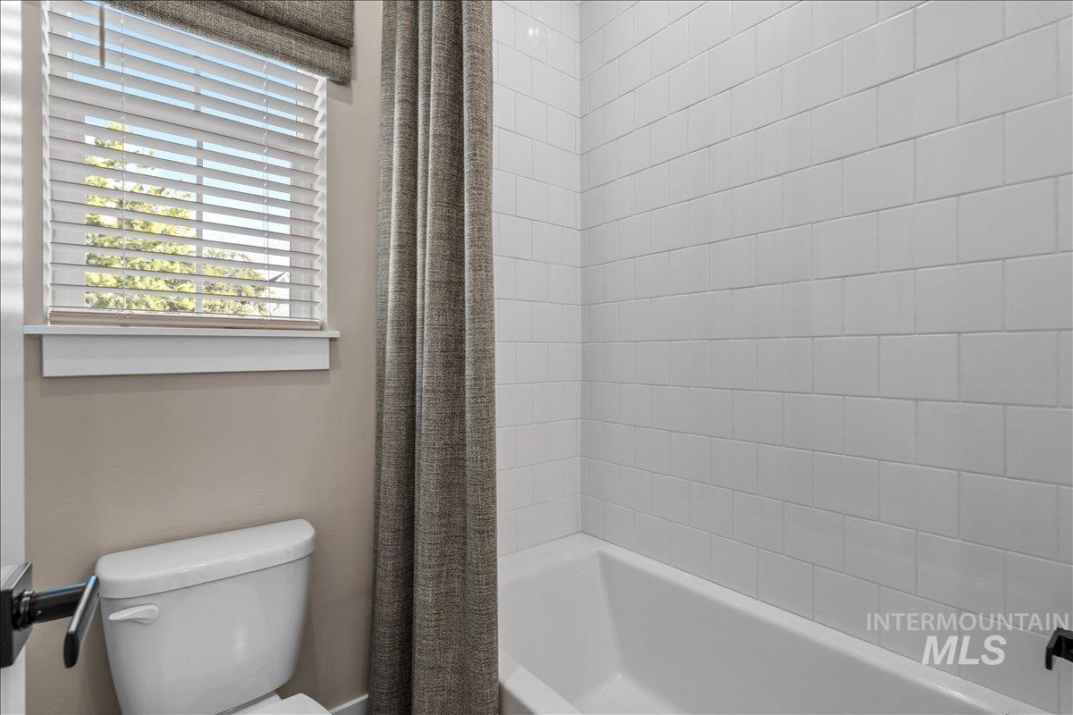 967 N Falling Water Way, Eagle, Idaho 83616, 4 Bedrooms, 3.5 Bathrooms, Residential For Sale, Price $874,990,MLS 98977640