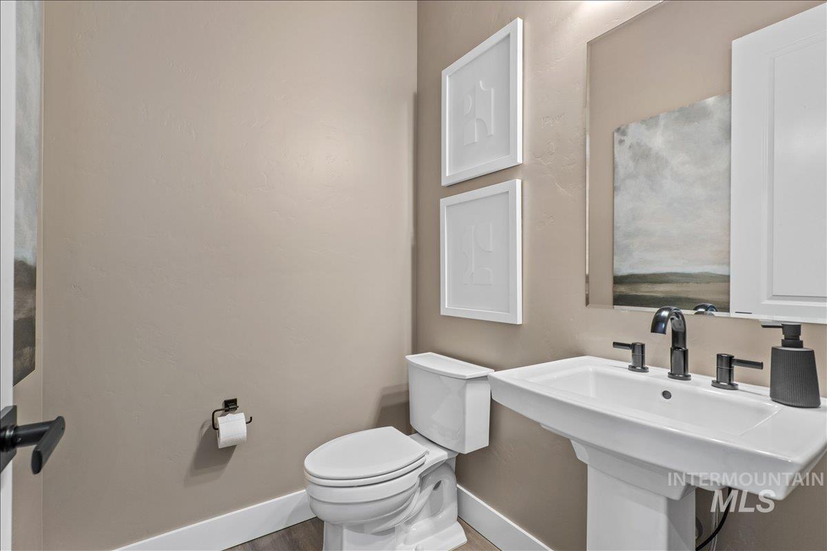 967 N Falling Water Way, Eagle, Idaho 83616, 4 Bedrooms, 3.5 Bathrooms, Residential For Sale, Price $874,990,MLS 98977640