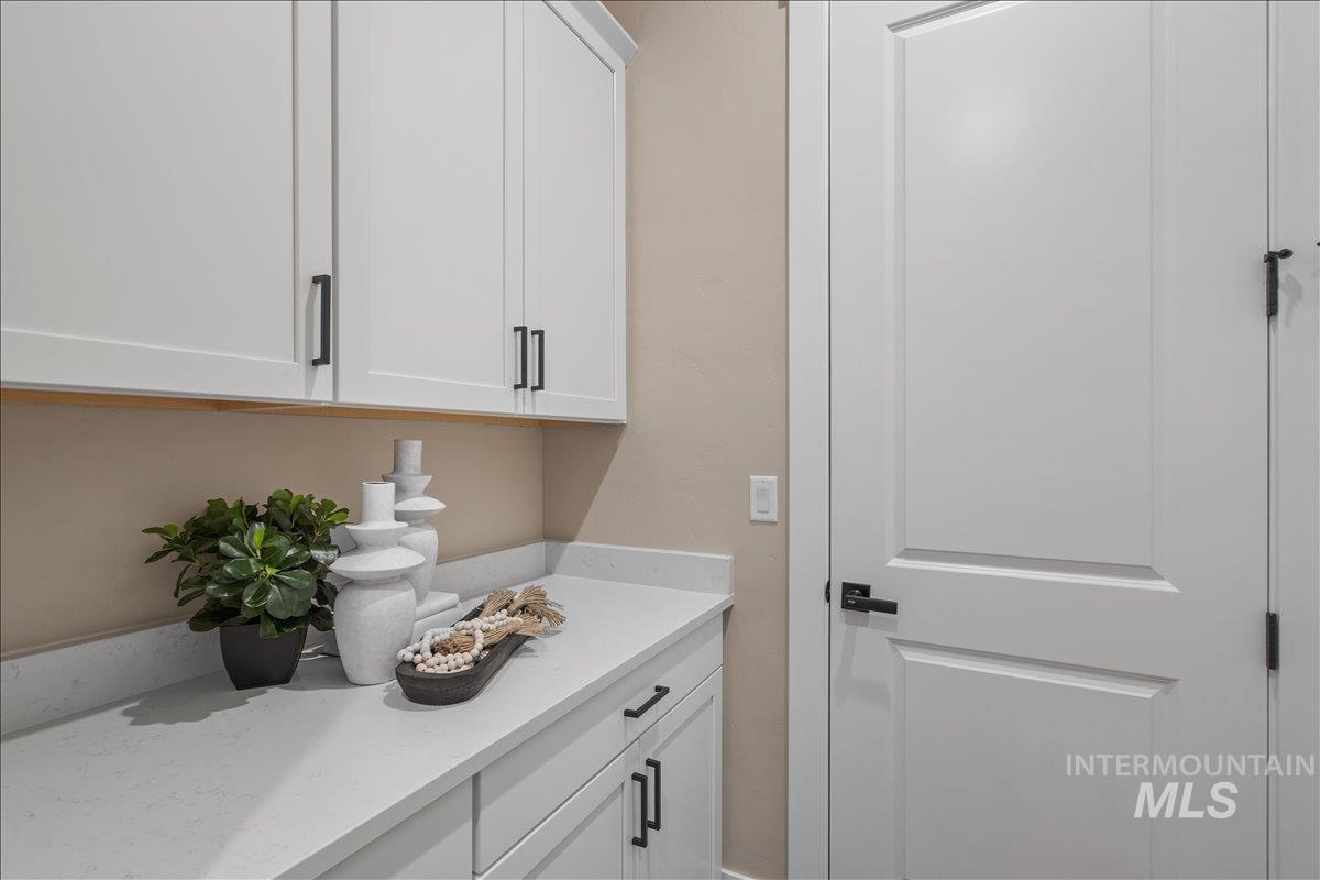 967 N Falling Water Way, Eagle, Idaho 83616, 4 Bedrooms, 3.5 Bathrooms, Residential For Sale, Price $874,990,MLS 98977640