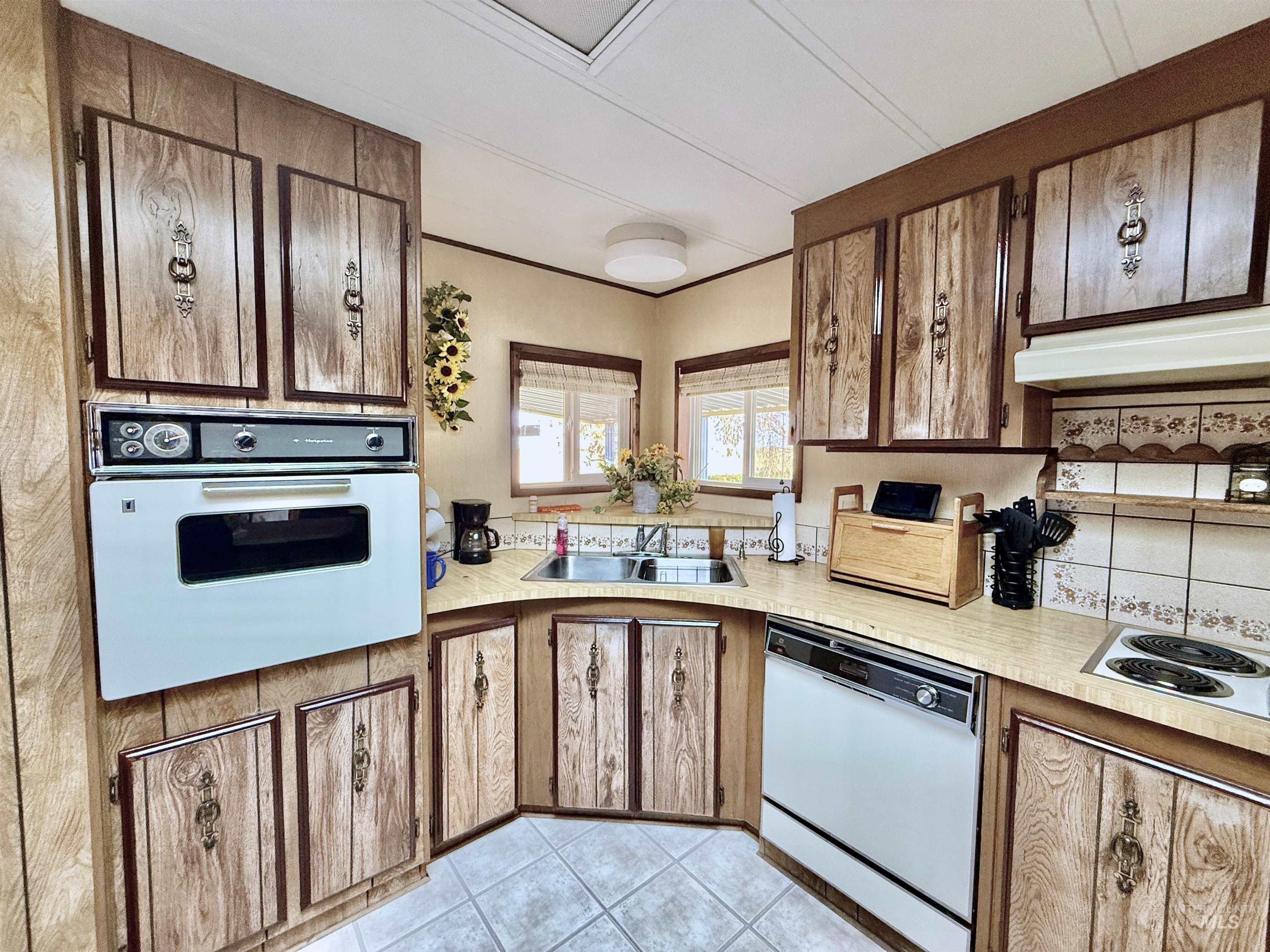 842 W Midway, Filer, Idaho 83328, 3 Bedrooms, 2 Bathrooms, Residential For Sale, Price $135,000,MLS 98977643