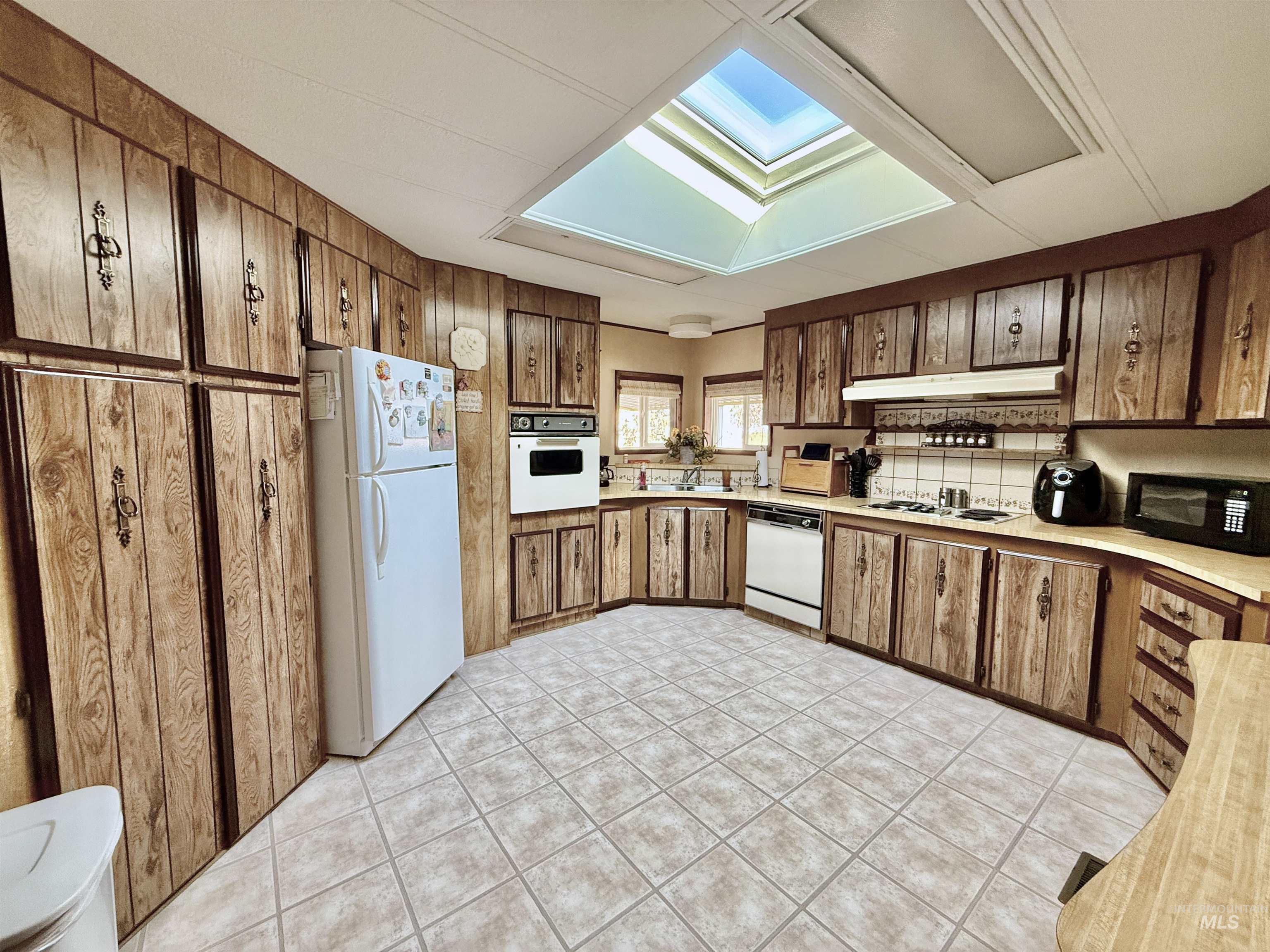 842 W Midway, Filer, Idaho 83328, 3 Bedrooms, 2 Bathrooms, Residential For Sale, Price $135,000,MLS 98977643