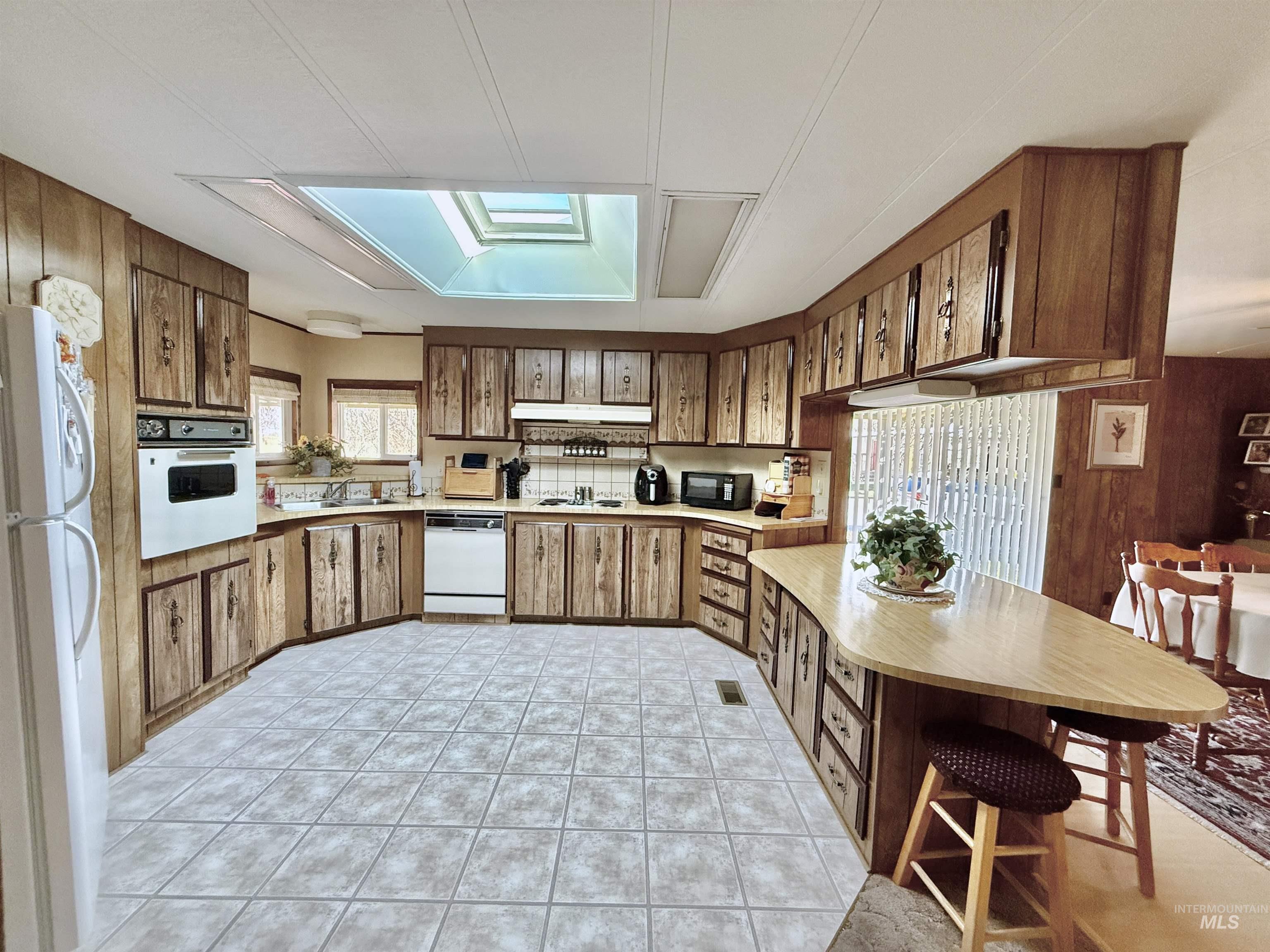 842 W Midway, Filer, Idaho 83328, 3 Bedrooms, 2 Bathrooms, Residential For Sale, Price $135,000,MLS 98977643