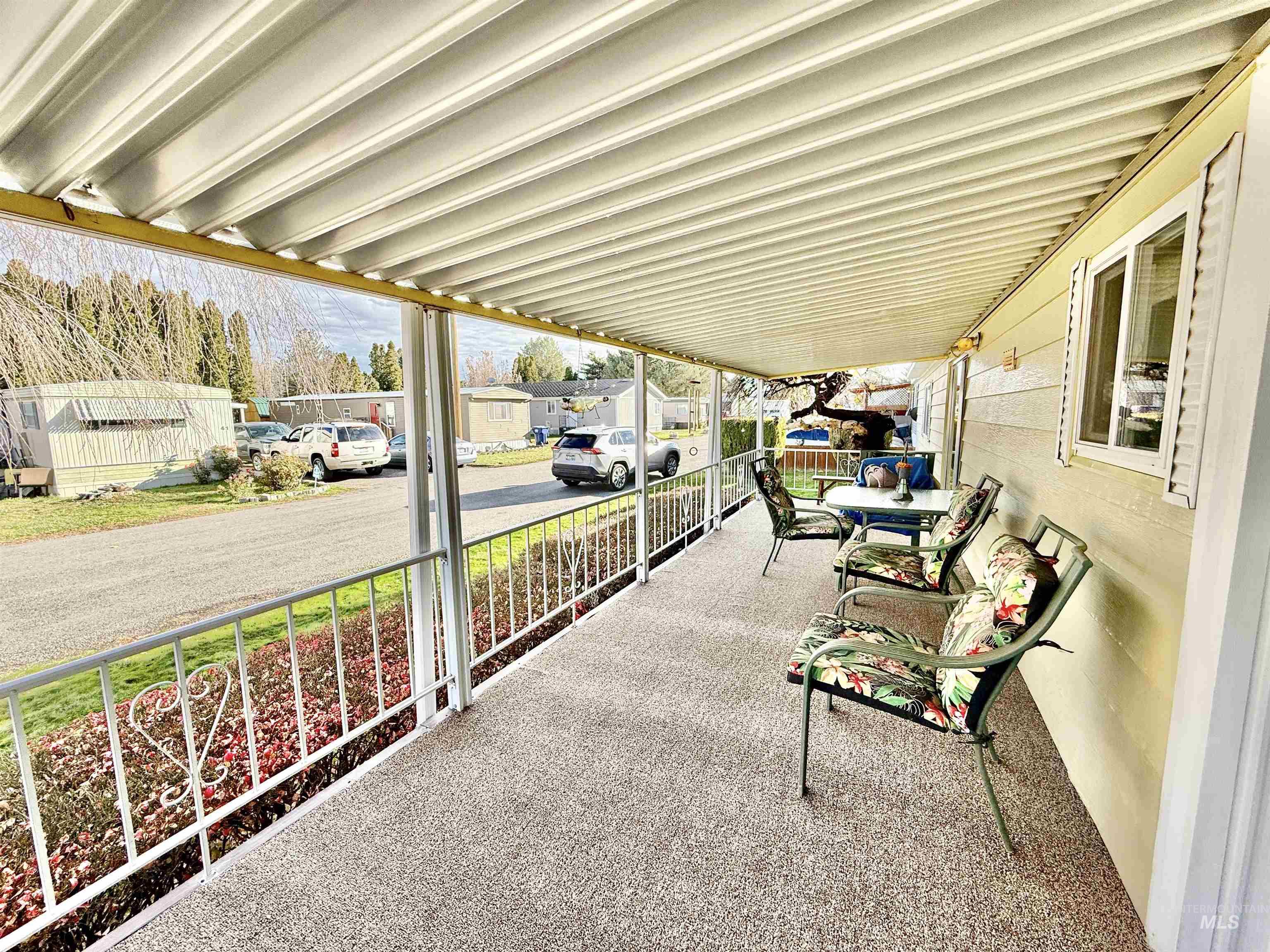 842 W Midway, Filer, Idaho 83328, 3 Bedrooms, 2 Bathrooms, Residential For Sale, Price $135,000,MLS 98977643