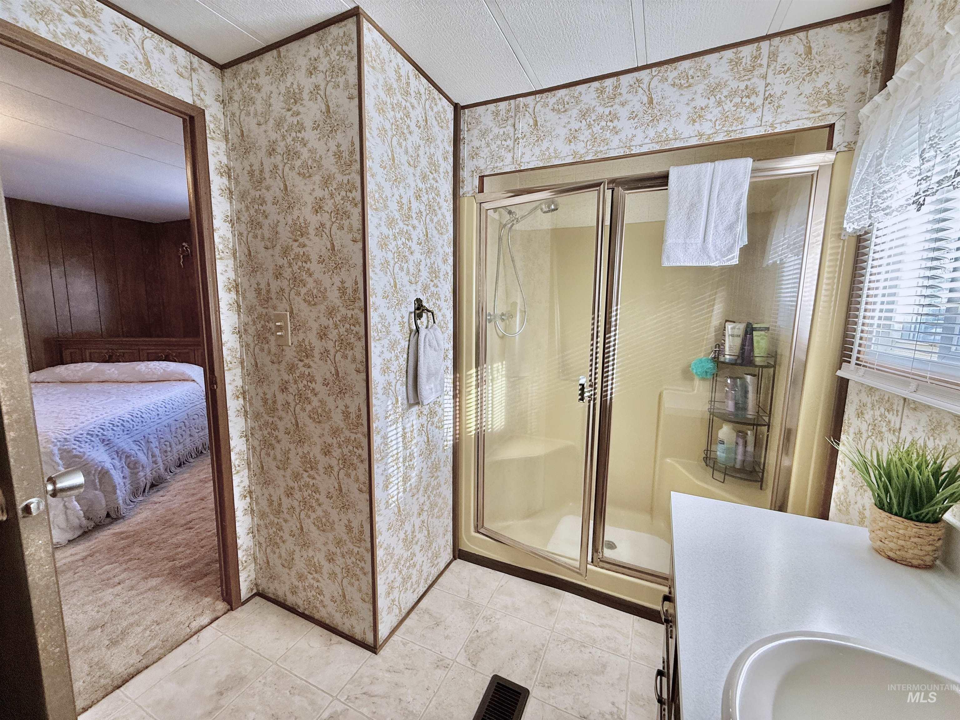 842 W Midway, Filer, Idaho 83328, 3 Bedrooms, 2 Bathrooms, Residential For Sale, Price $135,000,MLS 98977643