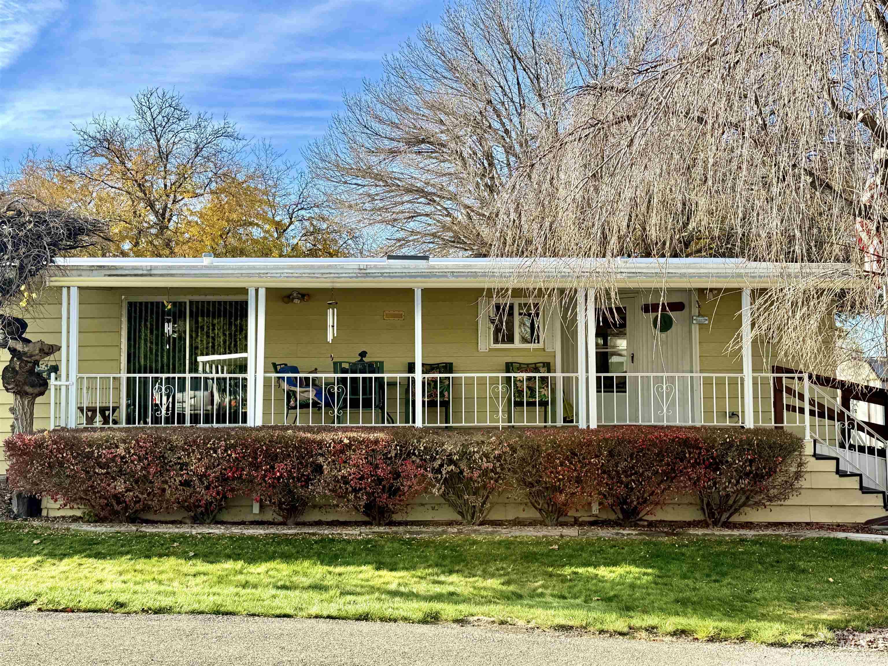 842 W Midway, Filer, Idaho 83328, 3 Bedrooms, 2 Bathrooms, Residential For Sale, Price $135,000,MLS 98977643