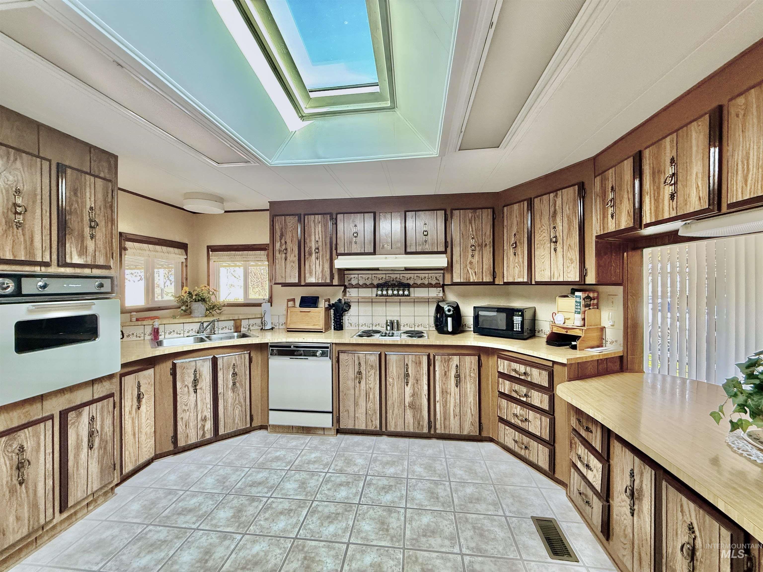 842 W Midway, Filer, Idaho 83328, 3 Bedrooms, 2 Bathrooms, Residential For Sale, Price $135,000,MLS 98977643