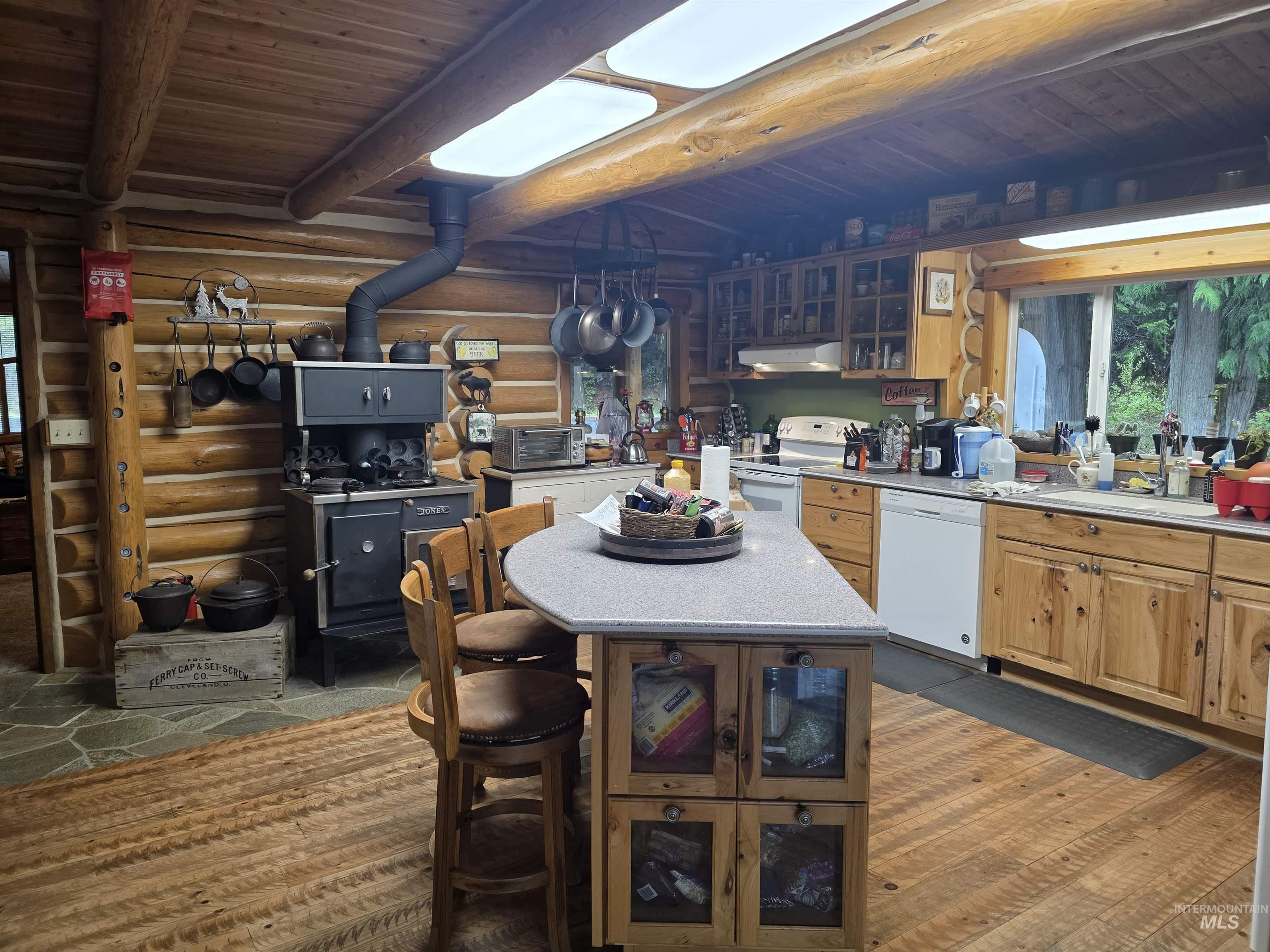 112 Three Forks Rd, Kamiah, Idaho 83536, 3 Bedrooms, 3 Bathrooms, Residential For Sale, Price $985,000,MLS 98977646