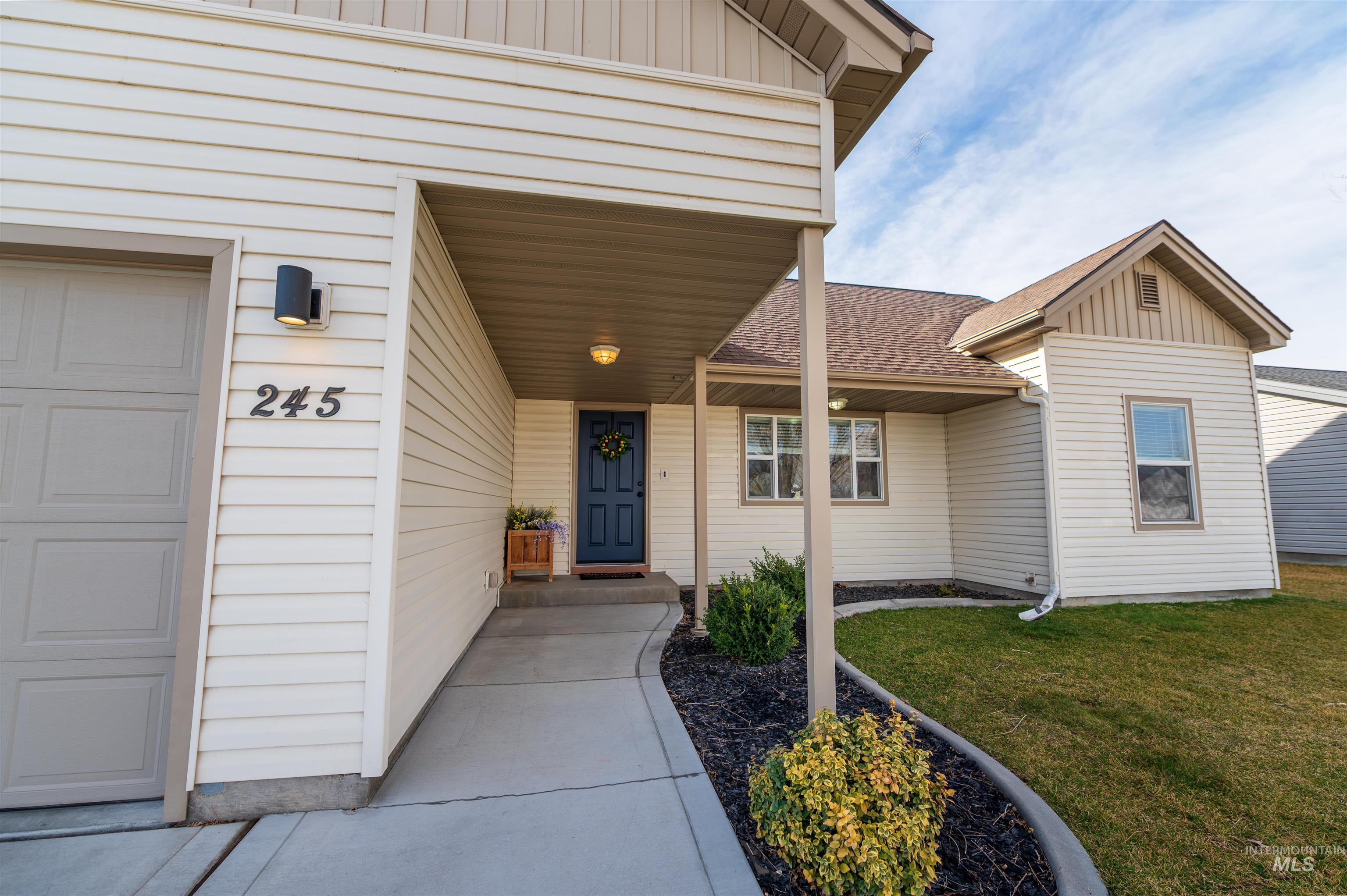 245 Yellow Rose Ave, Twin Falls, Idaho 83301, 4 Bedrooms, 3 Bathrooms, Residential For Sale, Price $349,900,MLS 98977651