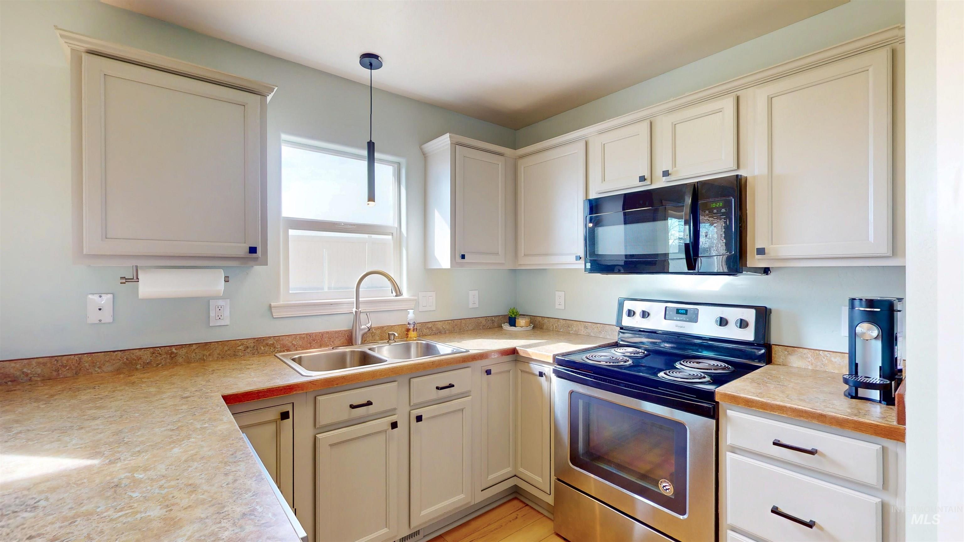 245 Yellow Rose Ave, Twin Falls, Idaho 83301, 4 Bedrooms, 3 Bathrooms, Residential For Sale, Price $349,900,MLS 98977651