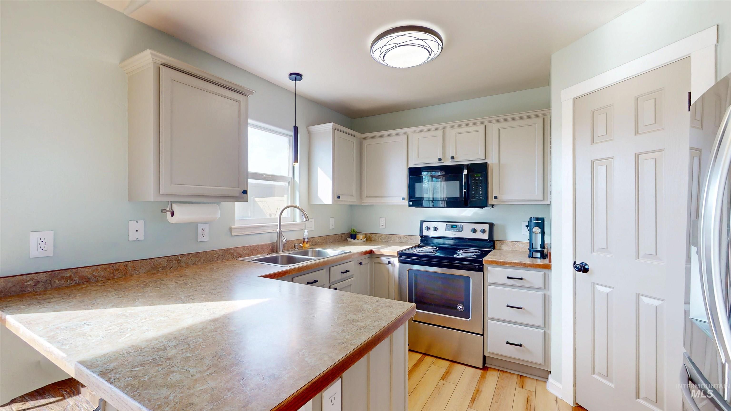 245 Yellow Rose Ave, Twin Falls, Idaho 83301, 4 Bedrooms, 3 Bathrooms, Residential For Sale, Price $349,900,MLS 98977651