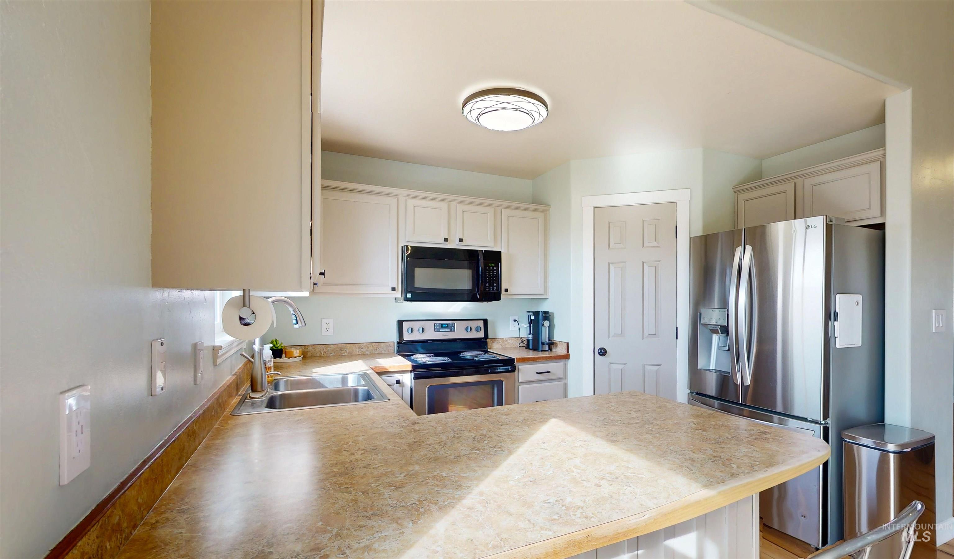 245 Yellow Rose Ave, Twin Falls, Idaho 83301, 4 Bedrooms, 3 Bathrooms, Residential For Sale, Price $349,900,MLS 98977651