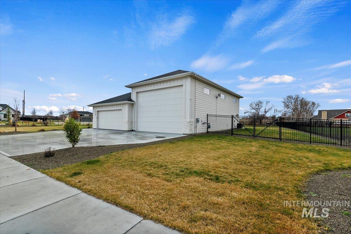 7141 E Merlin Hawk Ct, Nampa, Idaho 83686, 4 Bedrooms, 3 Bathrooms, Residential For Sale, Price $940,000,MLS 98977652
