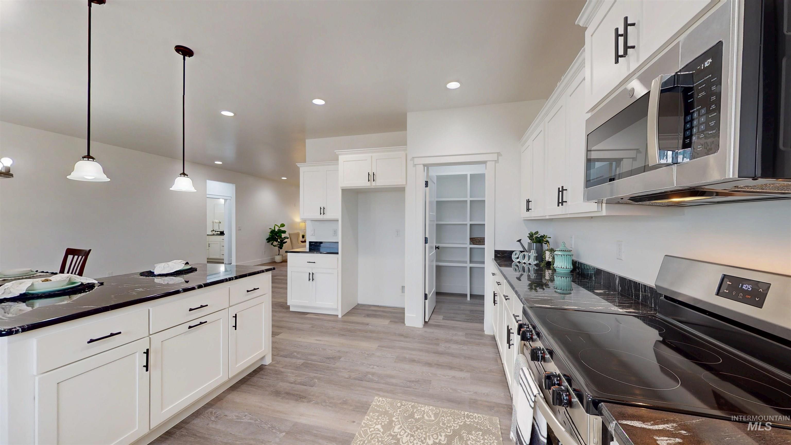 304 Shillington Court, Minidoka, Idaho 83343, 4 Bedrooms, 2 Bathrooms, Residential For Sale, Price $510,000,MLS 98977654