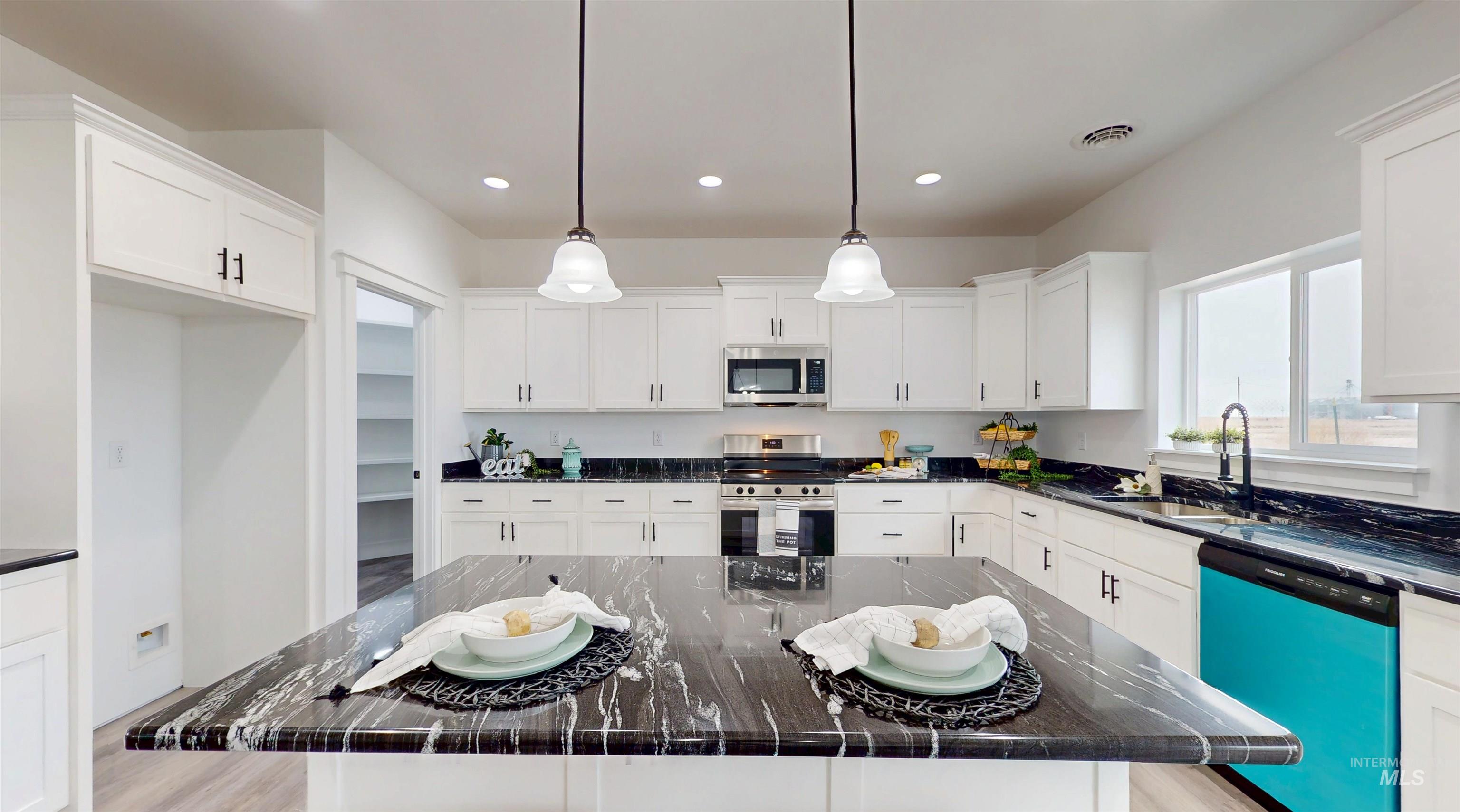 304 Shillington Court, Minidoka, Idaho 83343, 4 Bedrooms, 2 Bathrooms, Residential For Sale, Price $499,900,MLS 98977654