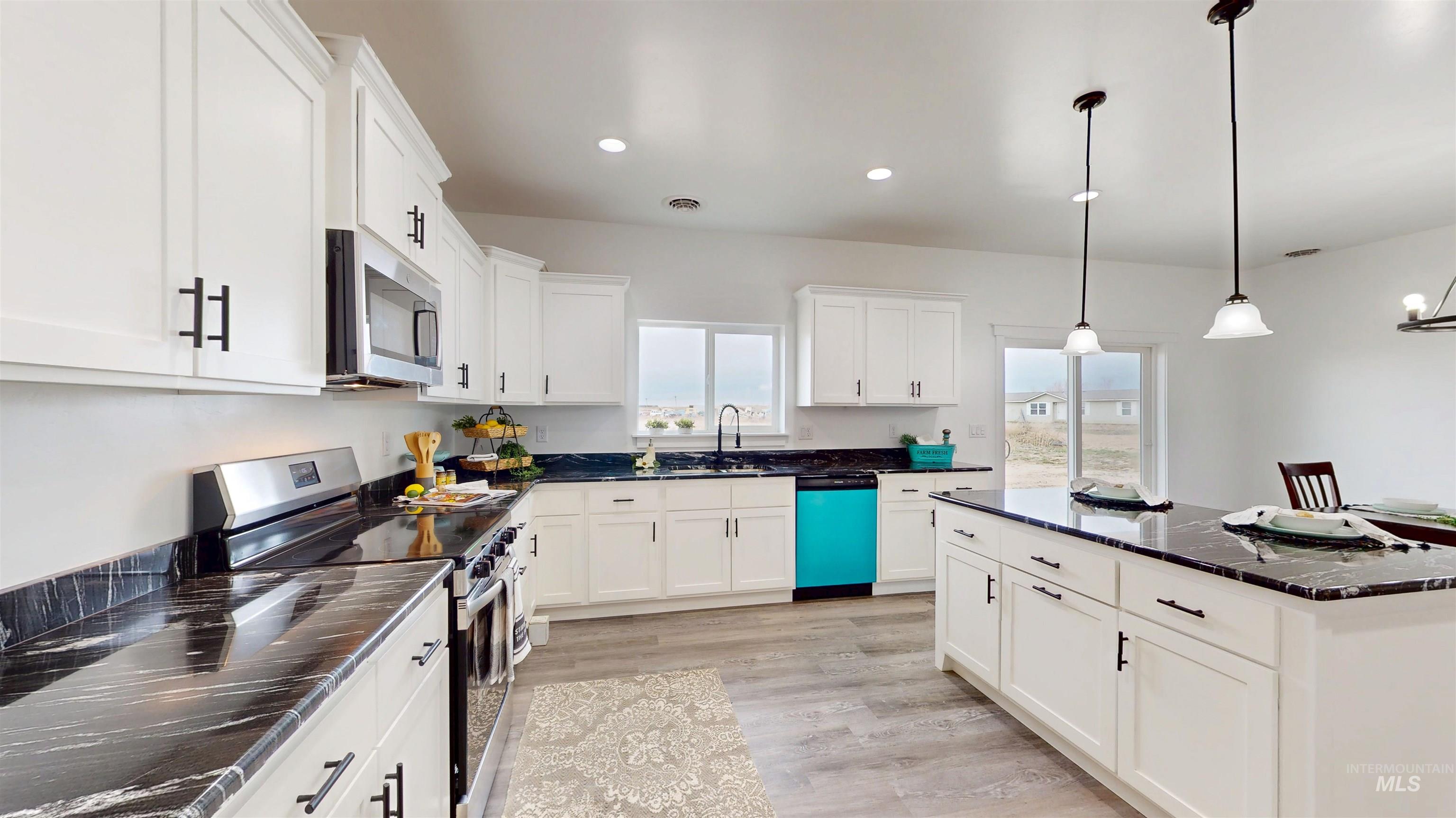 304 Shillington Court, Minidoka, Idaho 83343, 4 Bedrooms, 2 Bathrooms, Residential For Sale, Price $510,000,MLS 98977654