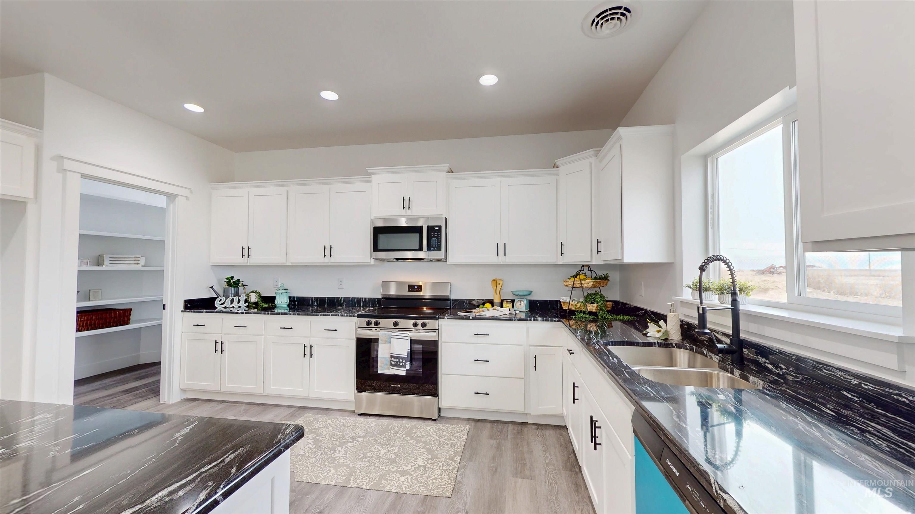 304 Shillington Court, Minidoka, Idaho 83343, 4 Bedrooms, 2 Bathrooms, Residential For Sale, Price $510,000,MLS 98977654