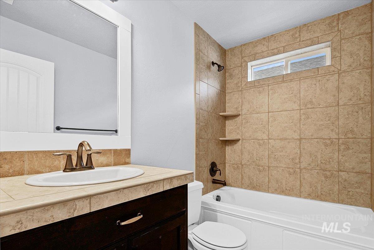 4494 S Axiom, Boise, Idaho 83716, 3 Bedrooms, 2.5 Bathrooms, Residential For Sale, Price $518,500,MLS 98977655