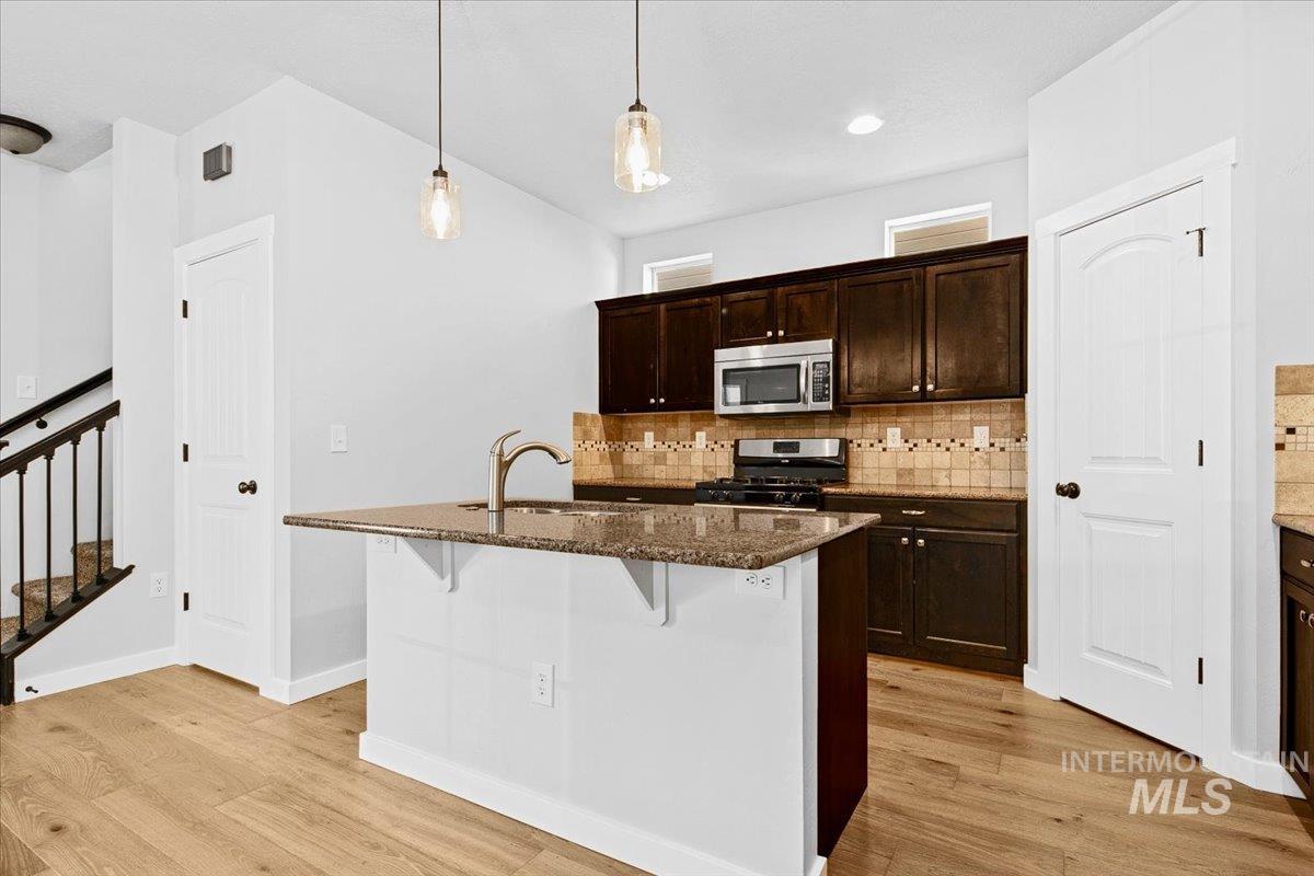 4494 S Axiom, Boise, Idaho 83716, 3 Bedrooms, 2.5 Bathrooms, Residential For Sale, Price $518,500,MLS 98977655