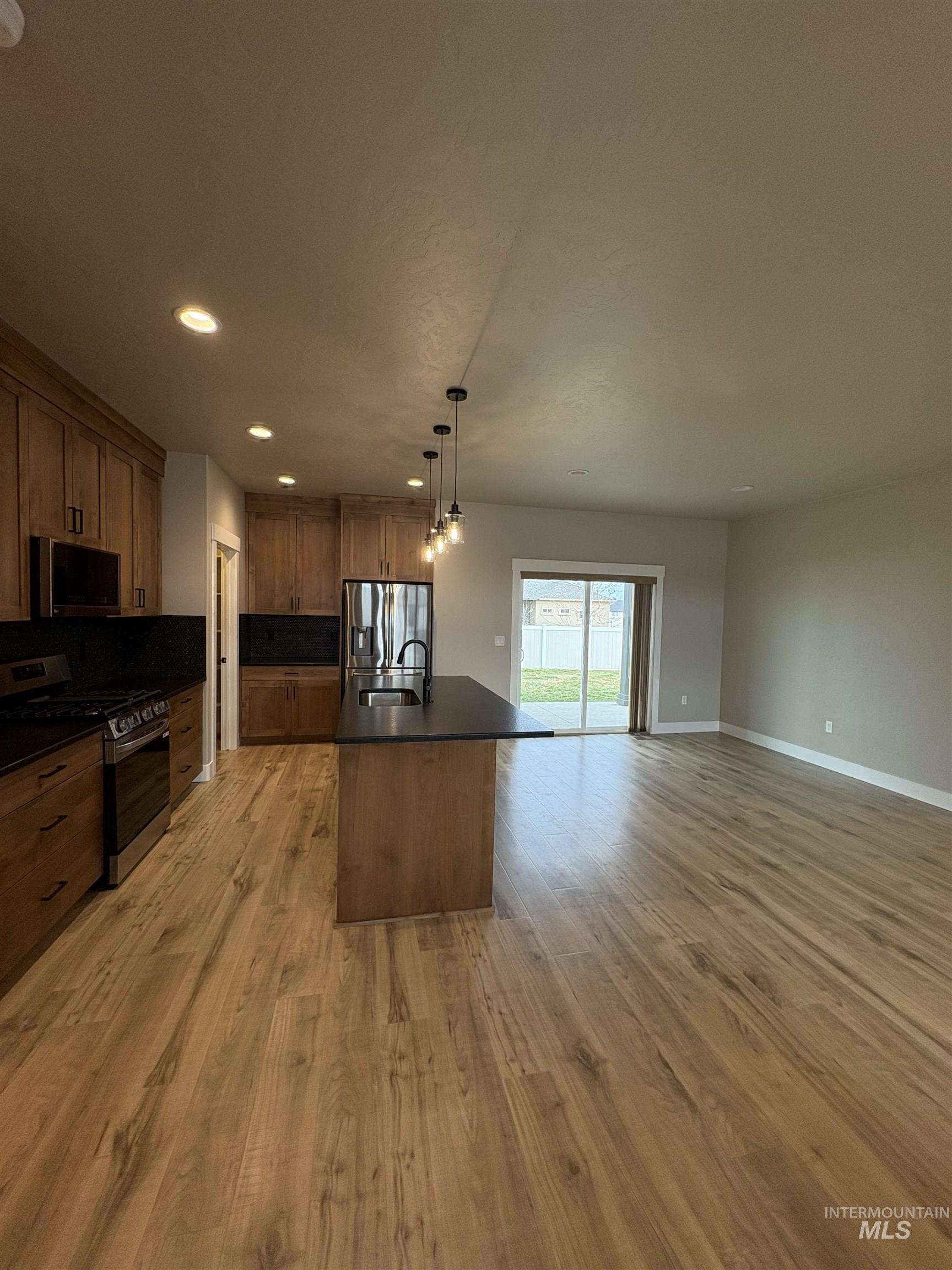 2184 Austin Way, Fruitland, Idaho 83619, 3 Bedrooms, 2 Bathrooms, Residential For Sale, Price $420,000,MLS 98977656