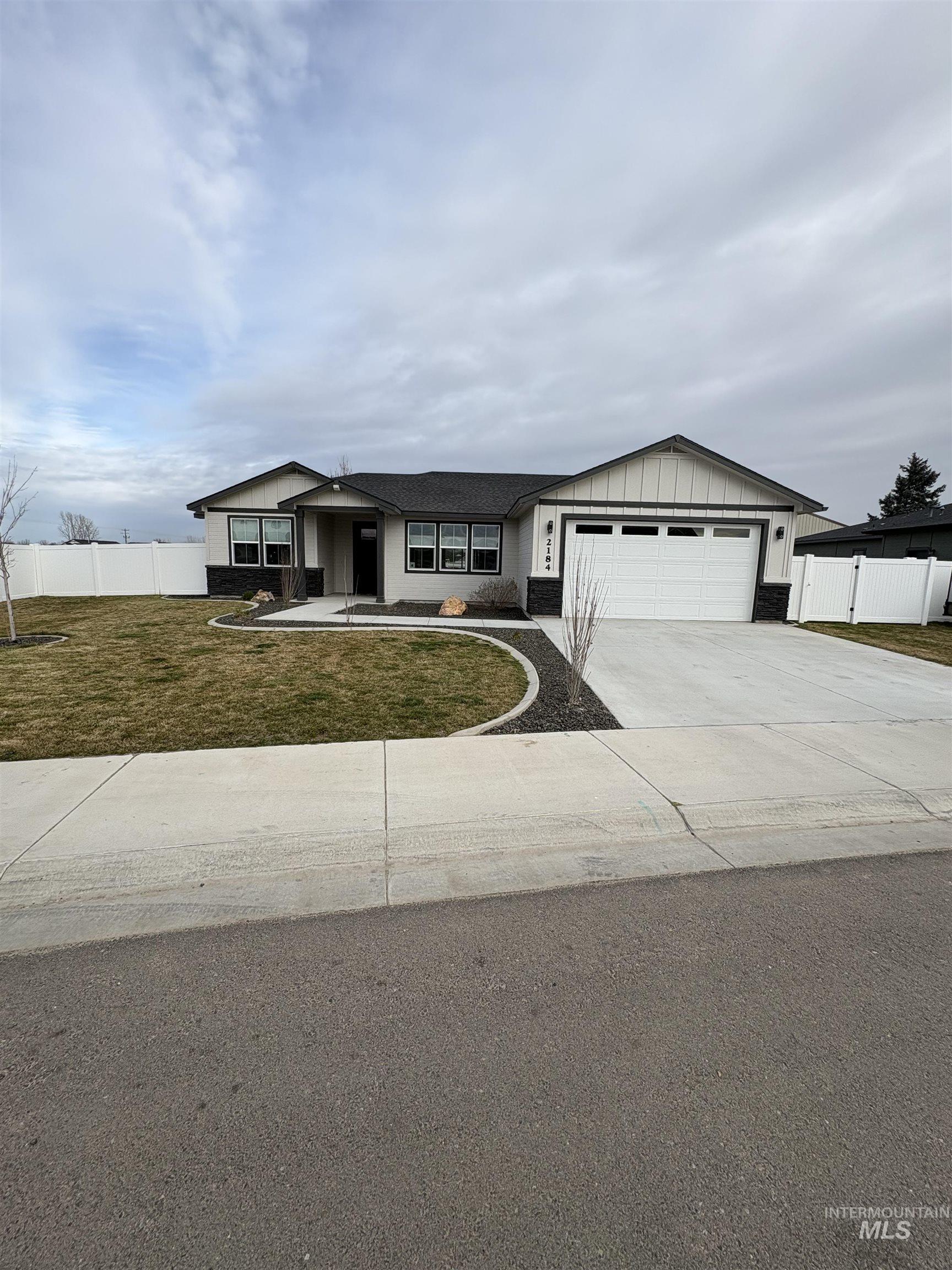 2184 Austin Way, Fruitland, Idaho 83619, 3 Bedrooms, 2 Bathrooms, Residential For Sale, Price $420,000,MLS 98977656