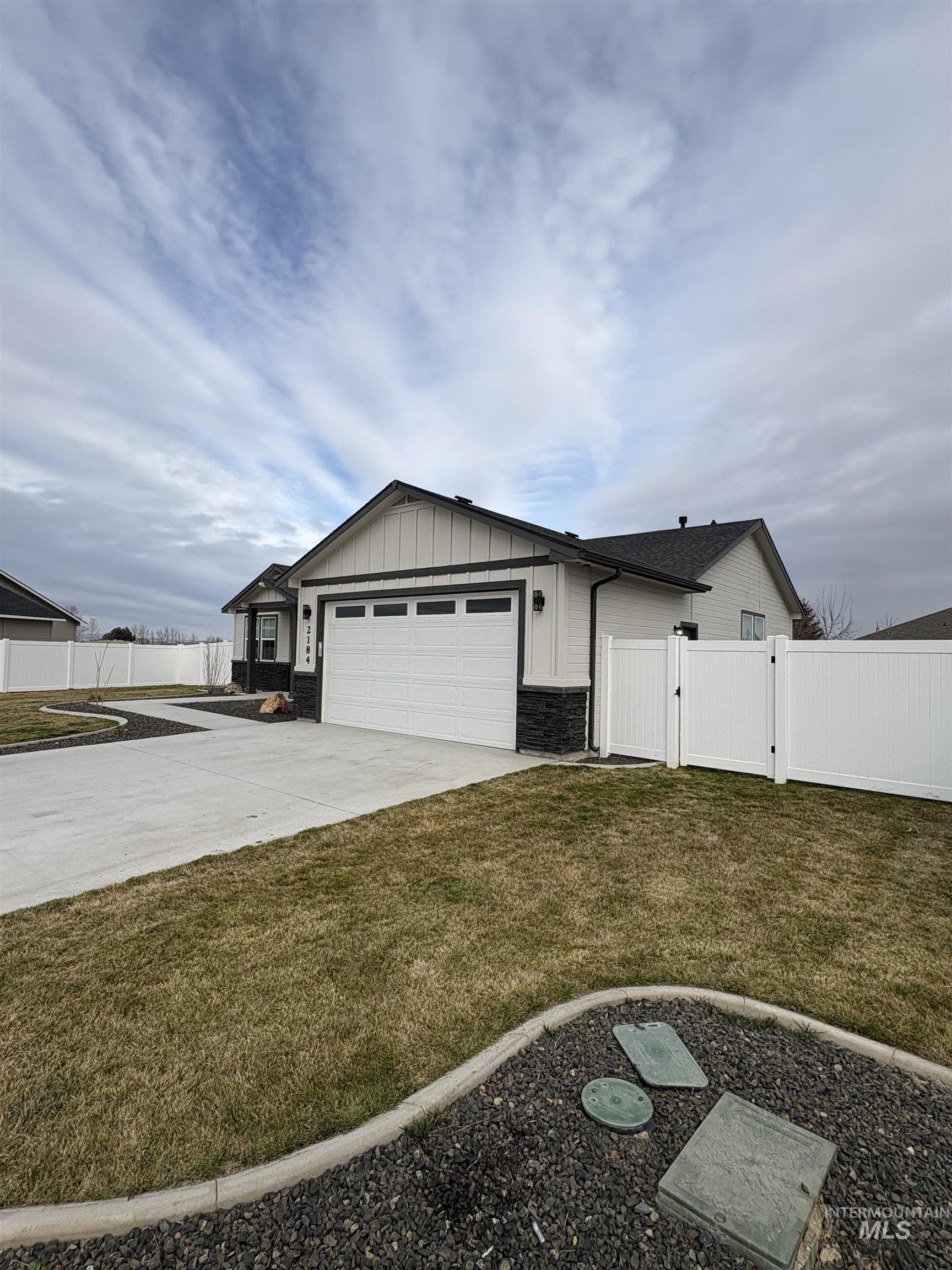 2184 Austin Way, Fruitland, Idaho 83619, 3 Bedrooms, 2 Bathrooms, Residential For Sale, Price $420,000,MLS 98977656