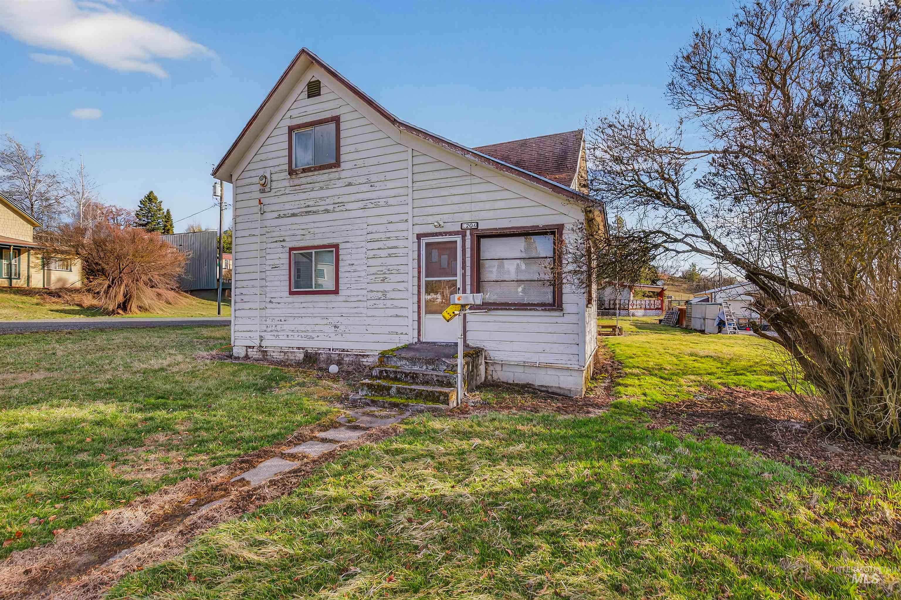 204 E Church Street, Uniontown, Washington 99179, 6 Bedrooms, Business/Commercial For Sale, Price $399,900,MLS 98977657