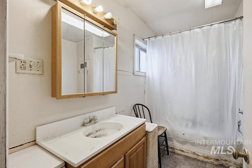 204 E Church Street, Uniontown, Washington 99179, 6 Bedrooms, Business/Commercial For Sale, Price $399,900,MLS 98977657