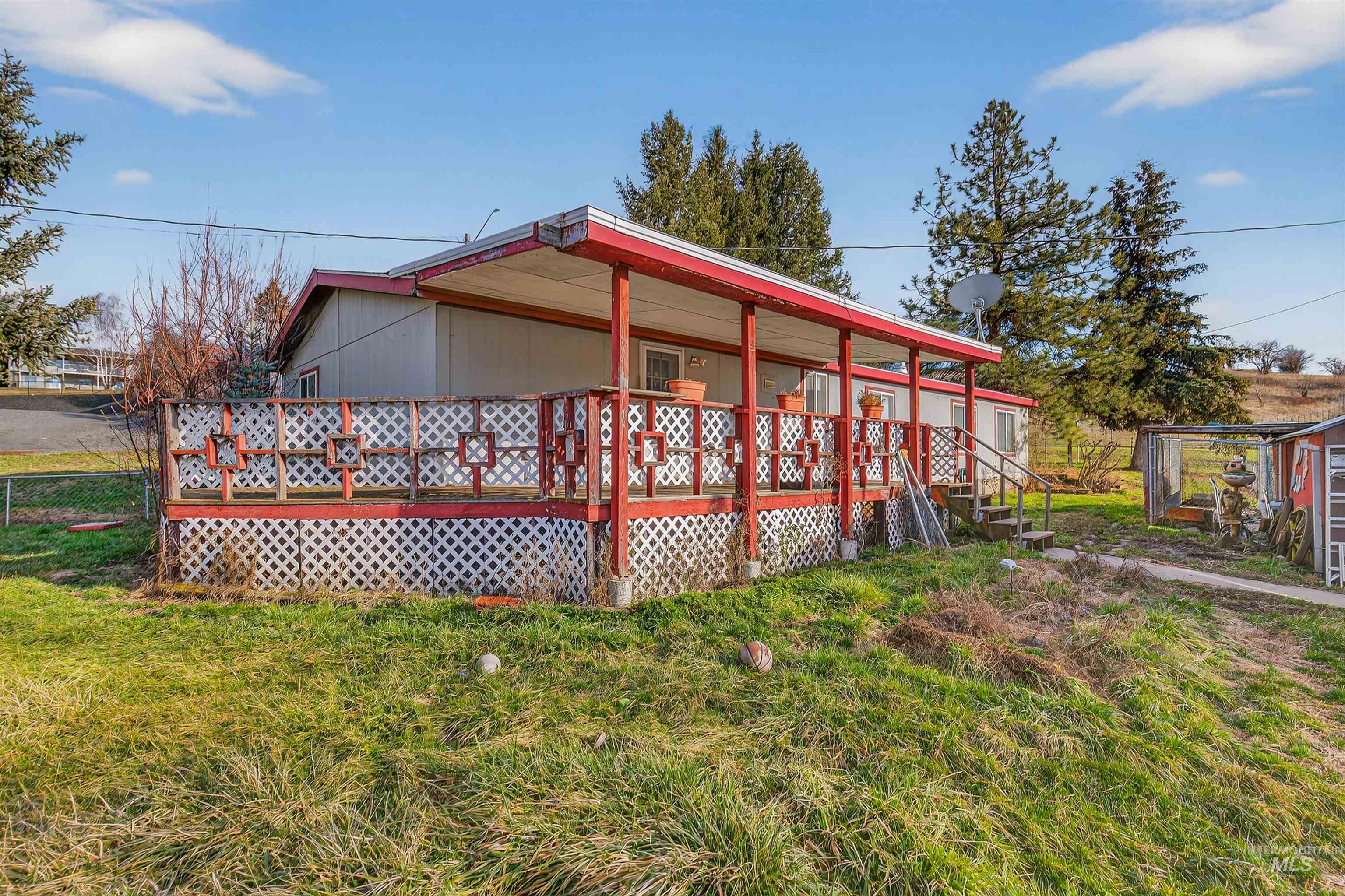 204 E Church Street, Uniontown, Washington 99179, 6 Bedrooms, Business/Commercial For Sale, Price $399,900,MLS 98977657