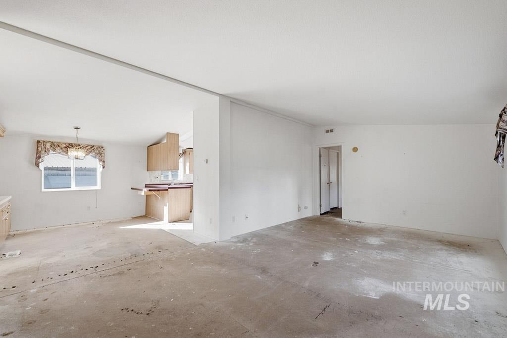 204 E Church Street, Uniontown, Washington 99179, 6 Bedrooms, Business/Commercial For Sale, Price $399,900,MLS 98977657