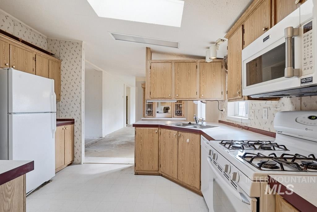 204 E Church Street, Uniontown, Washington 99179, 6 Bedrooms, Business/Commercial For Sale, Price $399,900,MLS 98977657