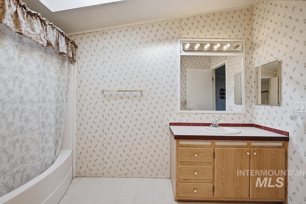 204 E Church Street, Uniontown, Washington 99179, 6 Bedrooms, Business/Commercial For Sale, Price $399,900,MLS 98977657