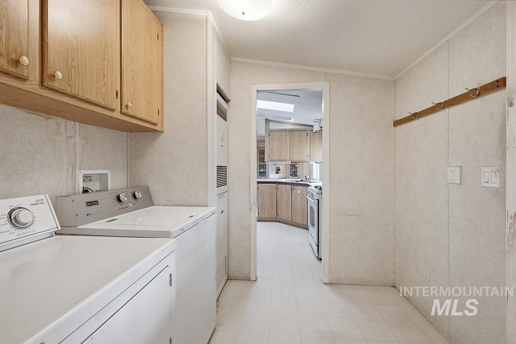 204 E Church Street, Uniontown, Washington 99179, 6 Bedrooms, Business/Commercial For Sale, Price $399,900,MLS 98977657