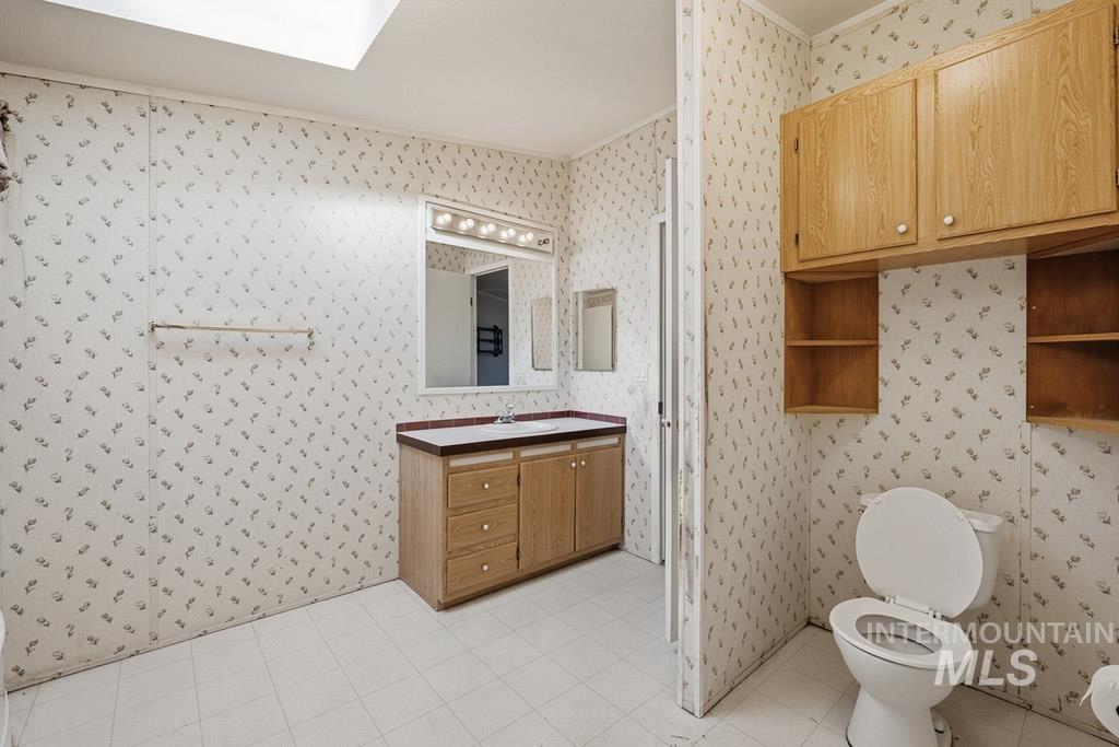 204 E Church Street, Uniontown, Washington 99179, 6 Bedrooms, Business/Commercial For Sale, Price $399,900,MLS 98977657