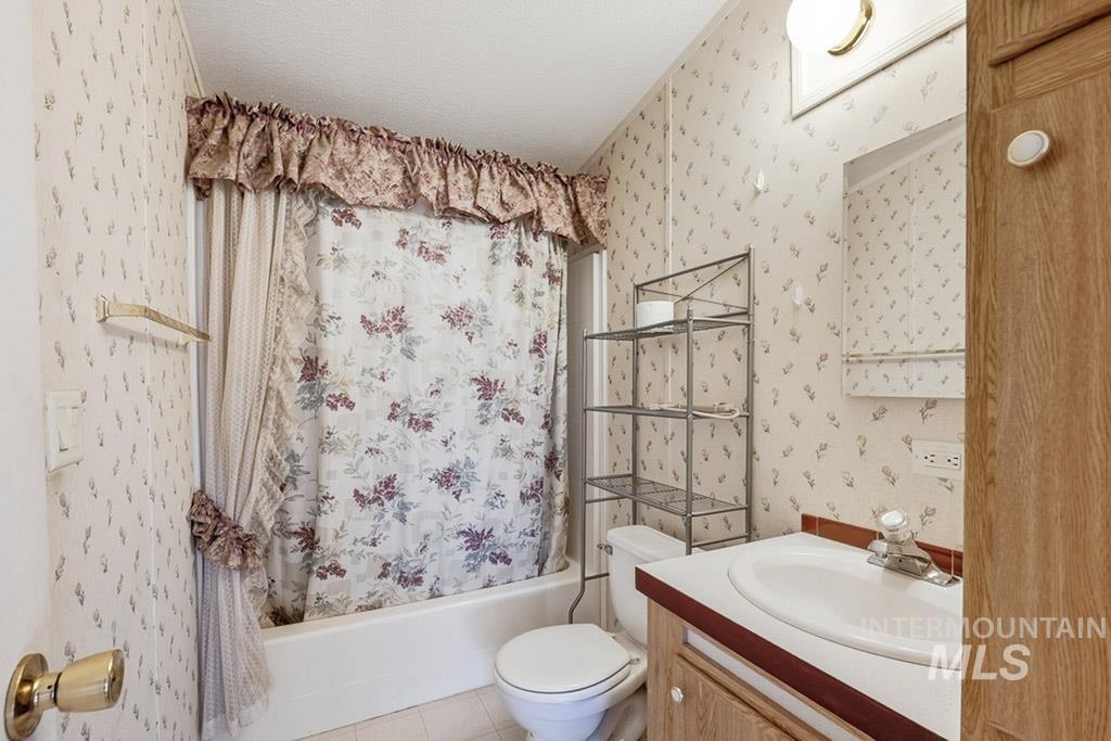 204 E Church Street, Uniontown, Washington 99179, 6 Bedrooms, Business/Commercial For Sale, Price $399,900,MLS 98977657