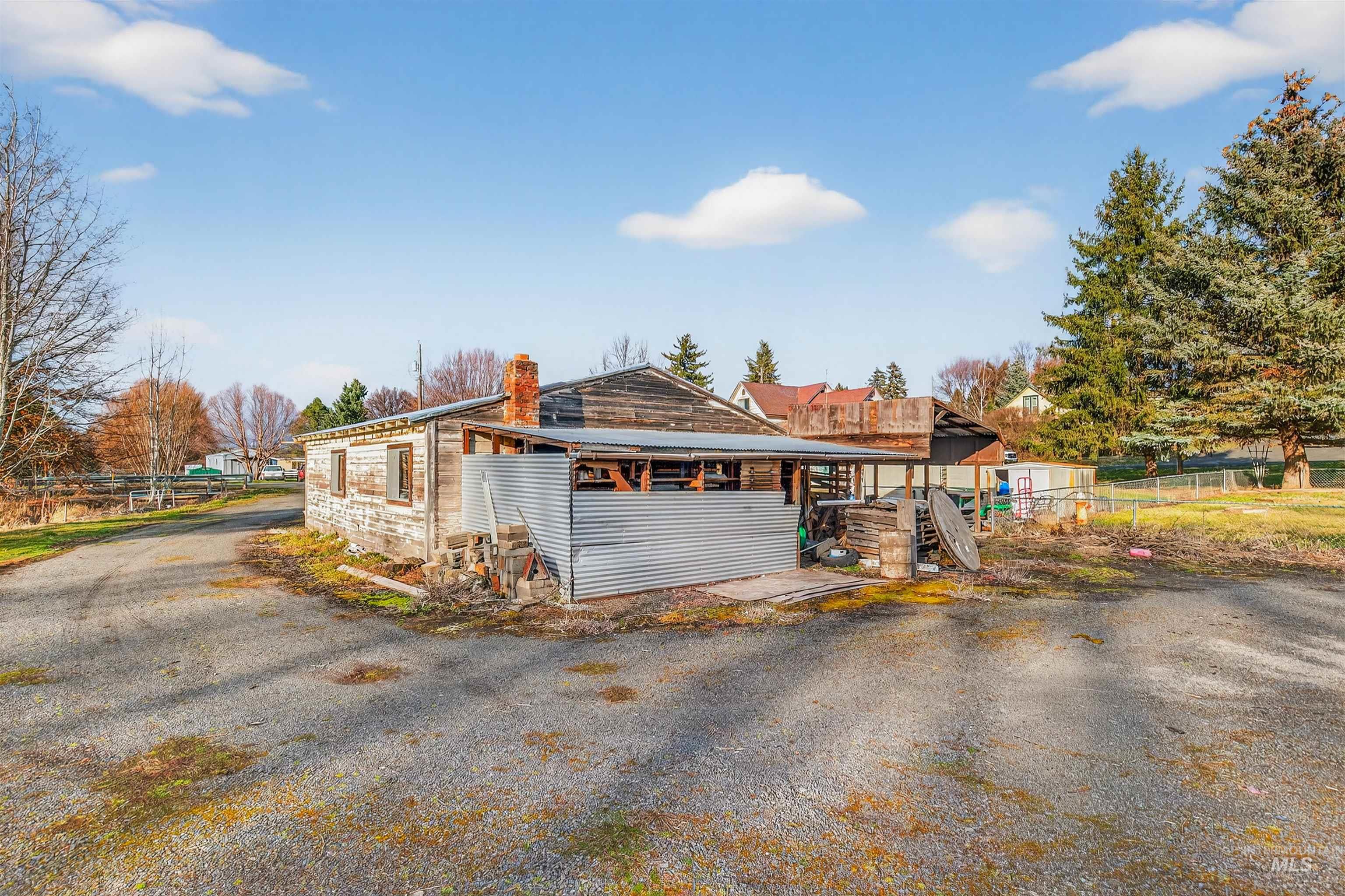 204 E Church Street, Uniontown, Washington 99179, 6 Bedrooms, Business/Commercial For Sale, Price $399,900,MLS 98977657