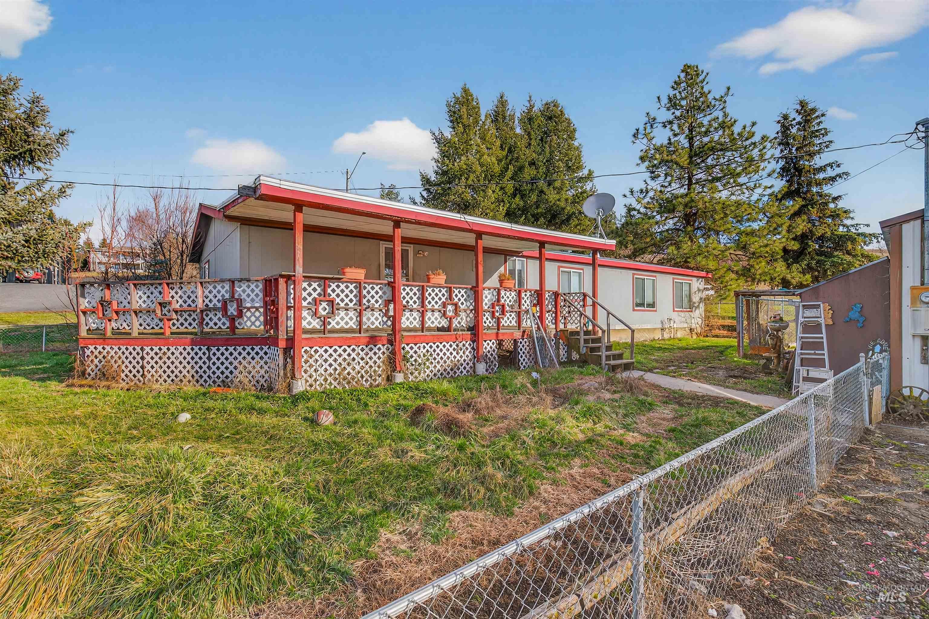 204 E Church Street, Uniontown, Washington 99179, 6 Bedrooms, Business/Commercial For Sale, Price $399,900,MLS 98977657