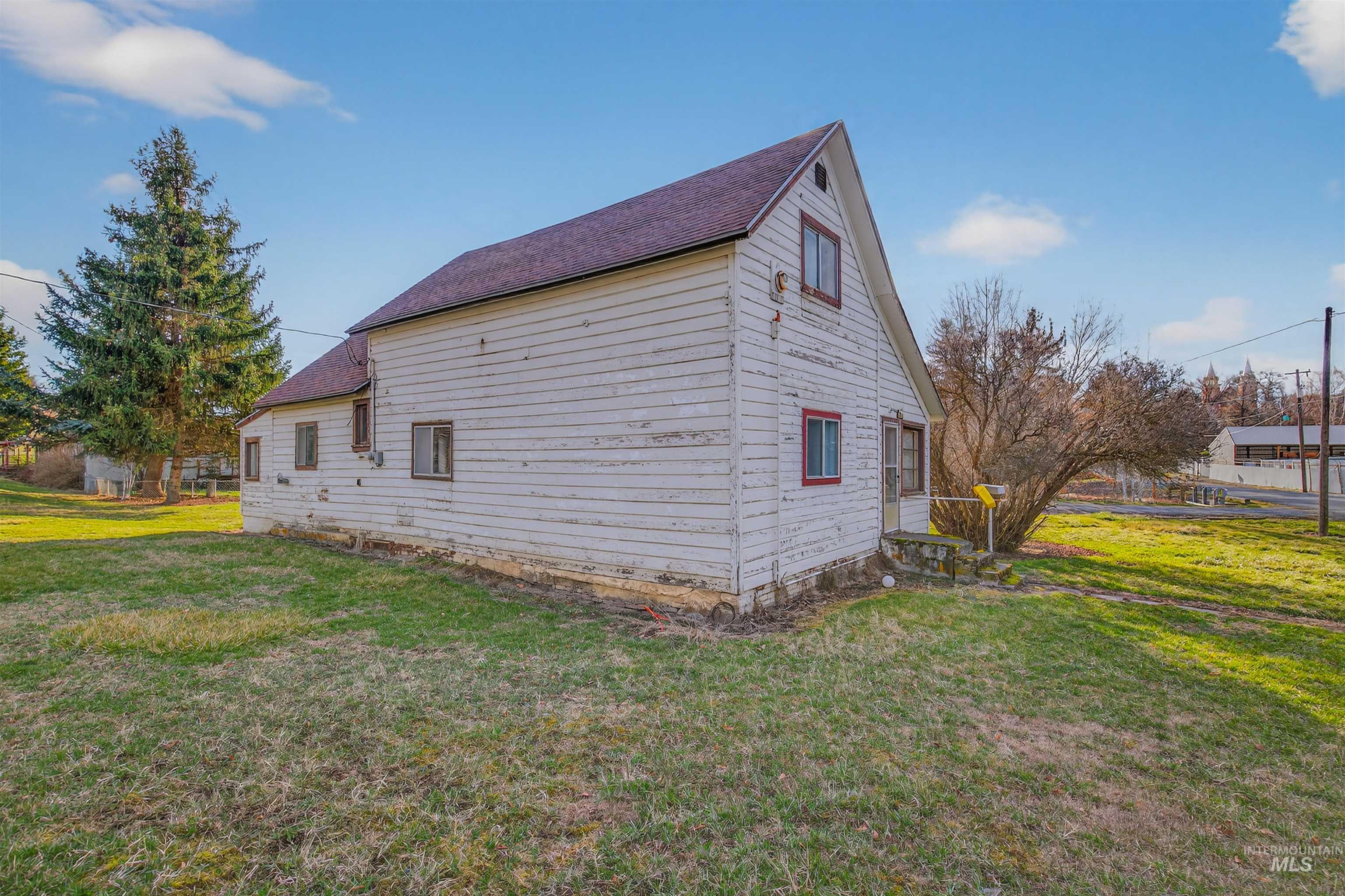 204 E Church Street, Uniontown, Washington 99179, 6 Bedrooms, Business/Commercial For Sale, Price $399,900,MLS 98977657