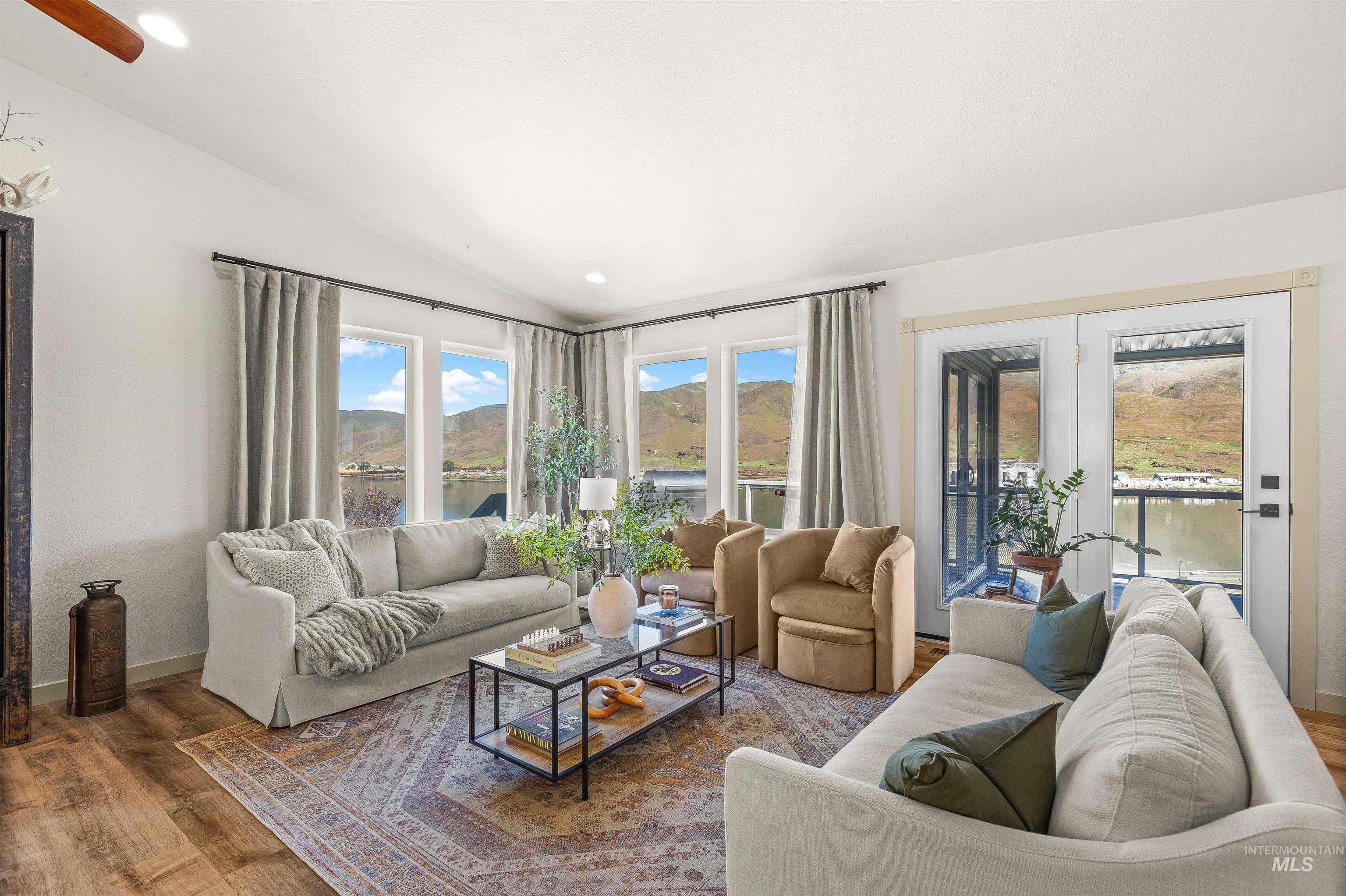 1977 Golfview Dr., Clarkston, Washington 99403, 5 Bedrooms, 2.5 Bathrooms, Residential For Sale, Price $749,000,MLS 98977658