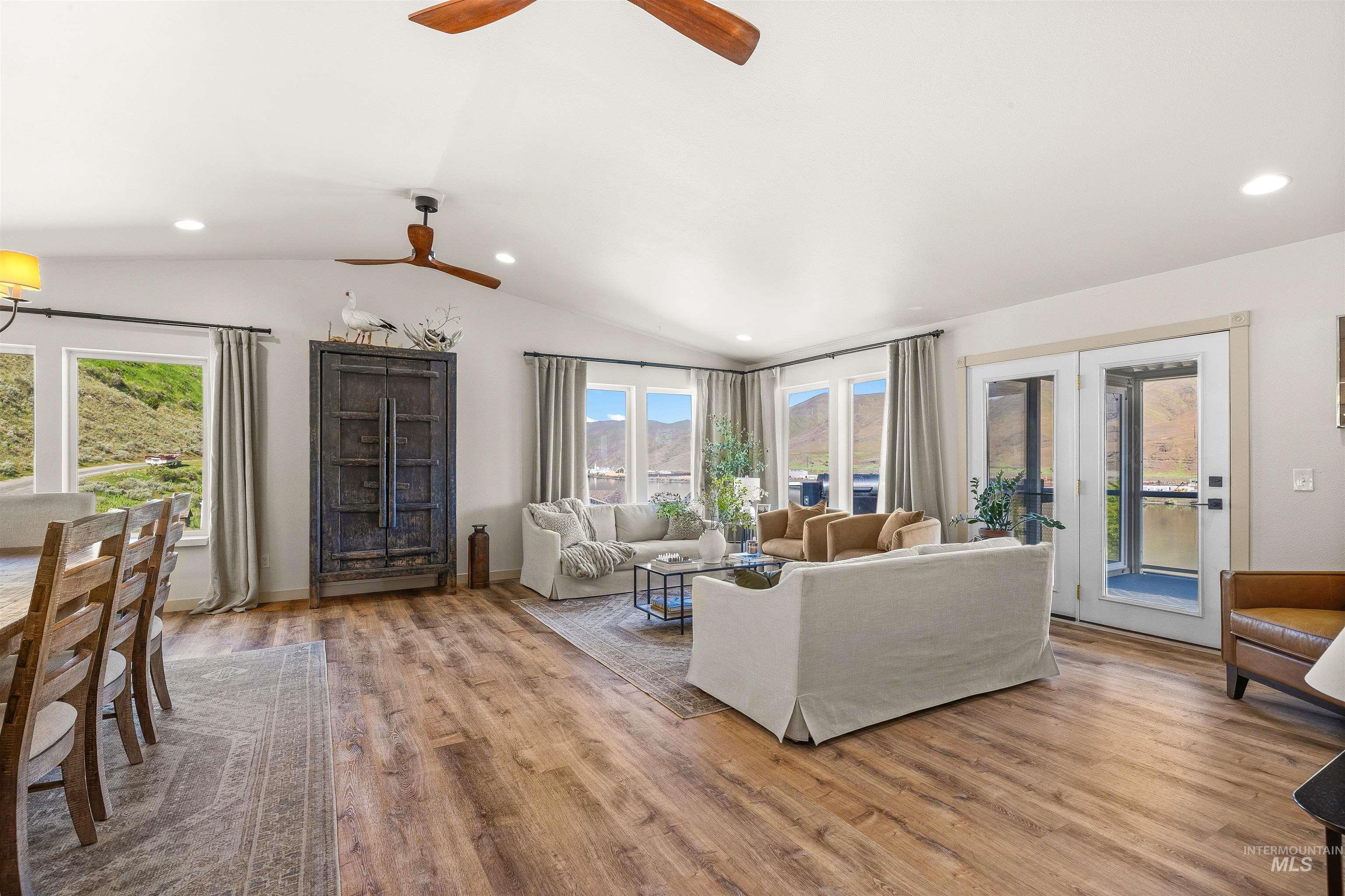 1977 Golfview Dr., Clarkston, Washington 99403, 5 Bedrooms, 2.5 Bathrooms, Residential For Sale, Price $749,000,MLS 98977658