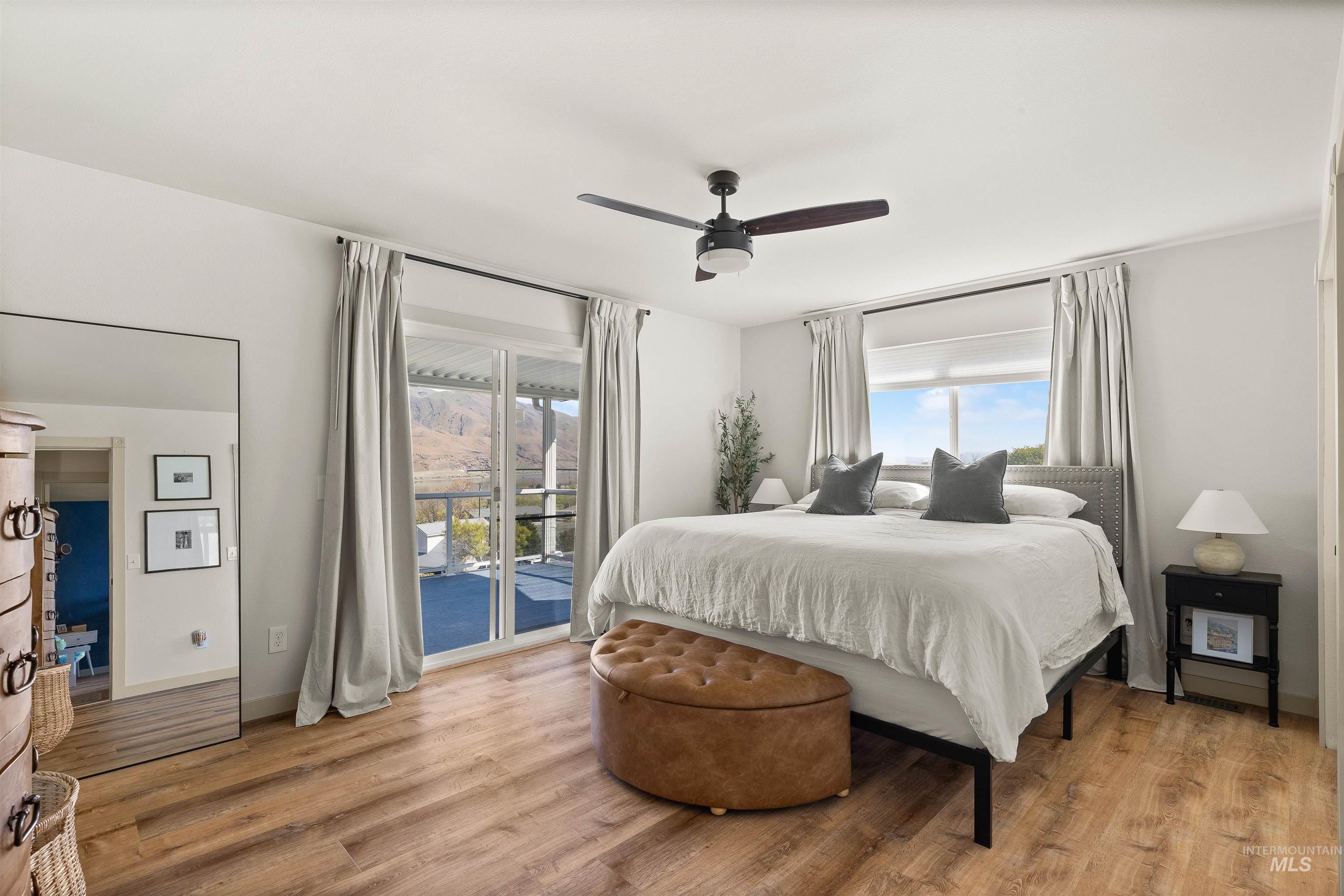 1977 Golfview Dr., Clarkston, Washington 99403, 5 Bedrooms, 2.5 Bathrooms, Residential For Sale, Price $749,000,MLS 98977658