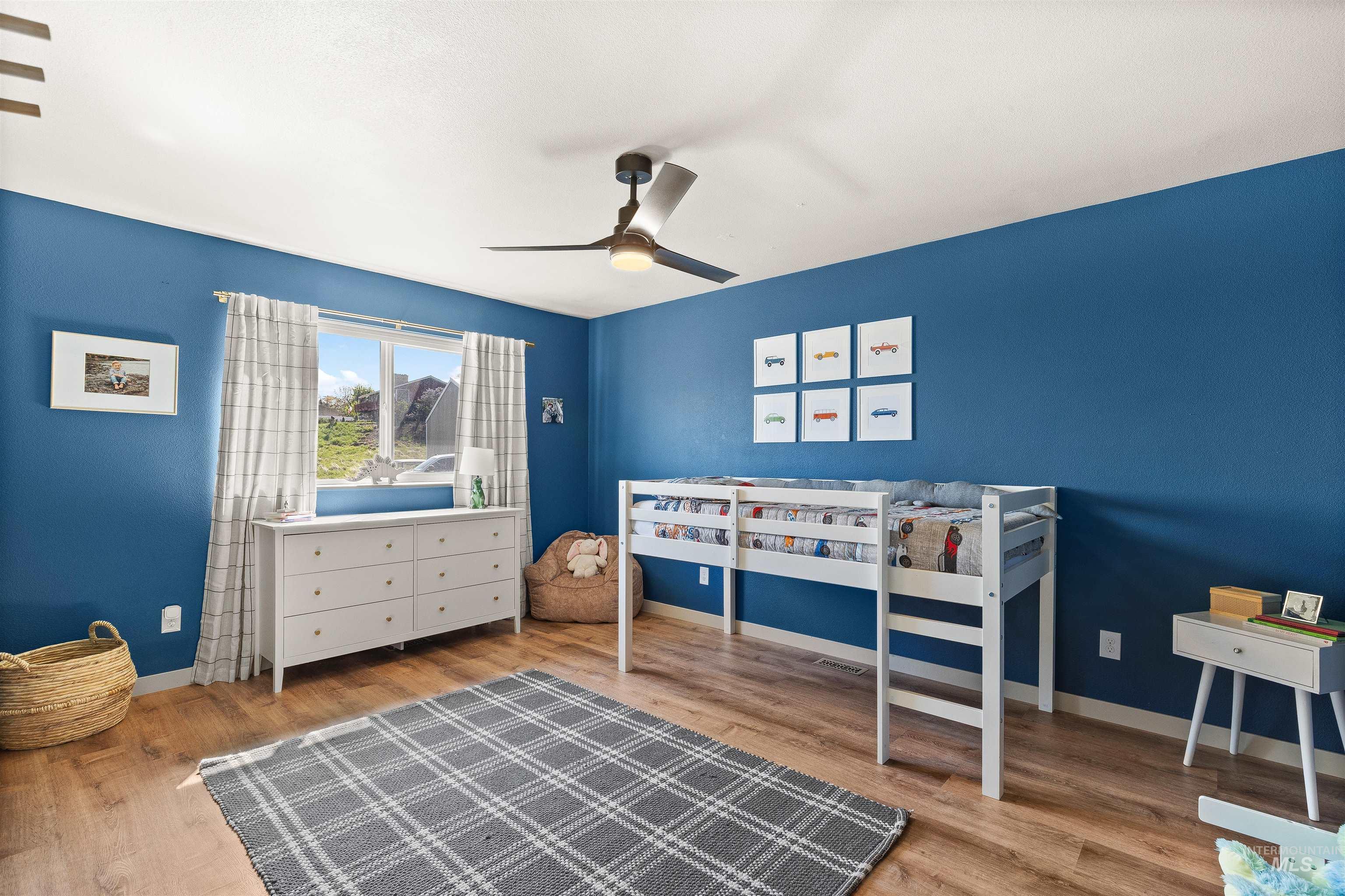 1977 Golfview Dr., Clarkston, Washington 99403, 5 Bedrooms, 2.5 Bathrooms, Residential For Sale, Price $749,000,MLS 98977658