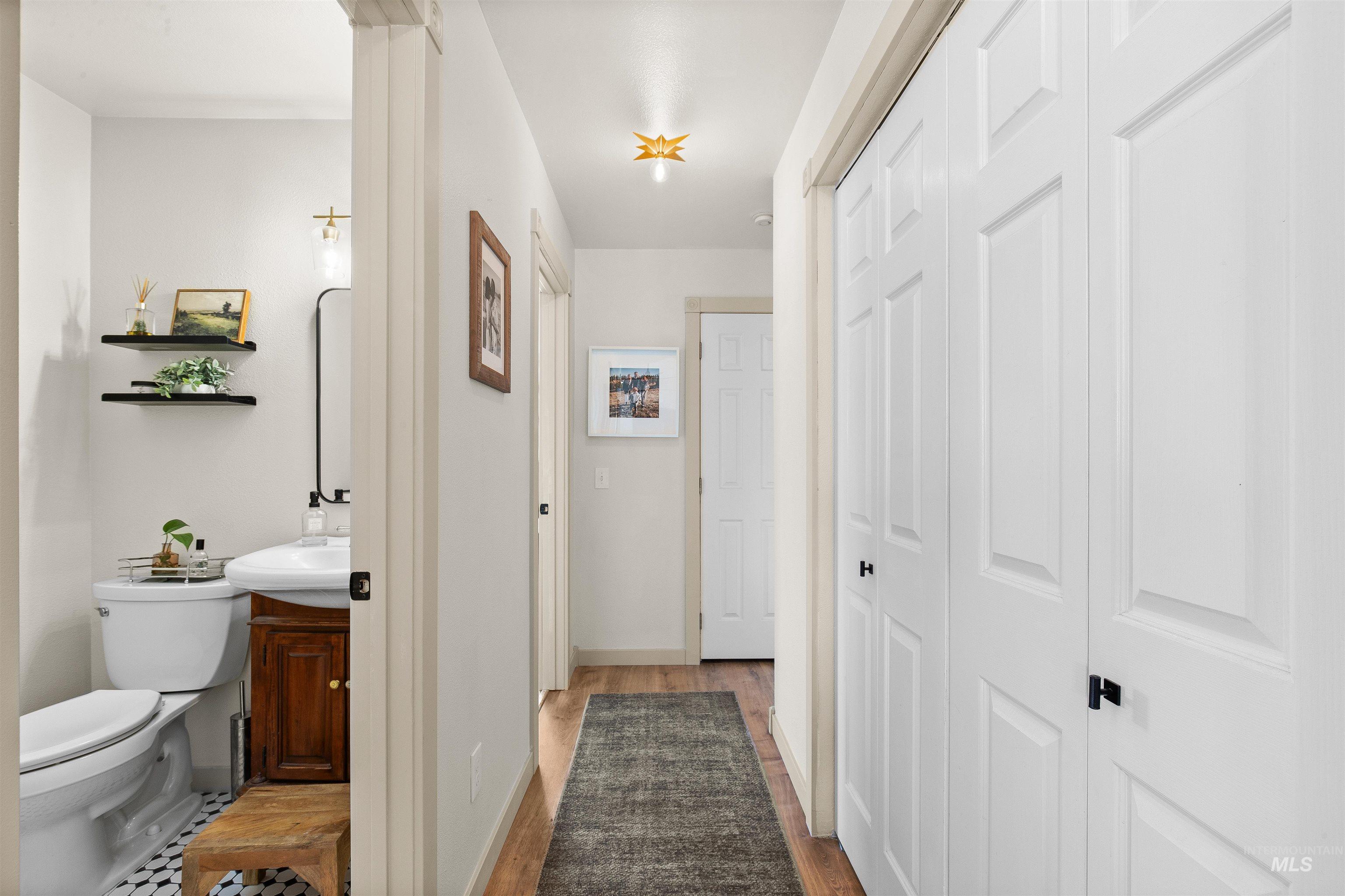 1977 Golfview Dr., Clarkston, Washington 99403, 5 Bedrooms, 2.5 Bathrooms, Residential For Sale, Price $749,000,MLS 98977658