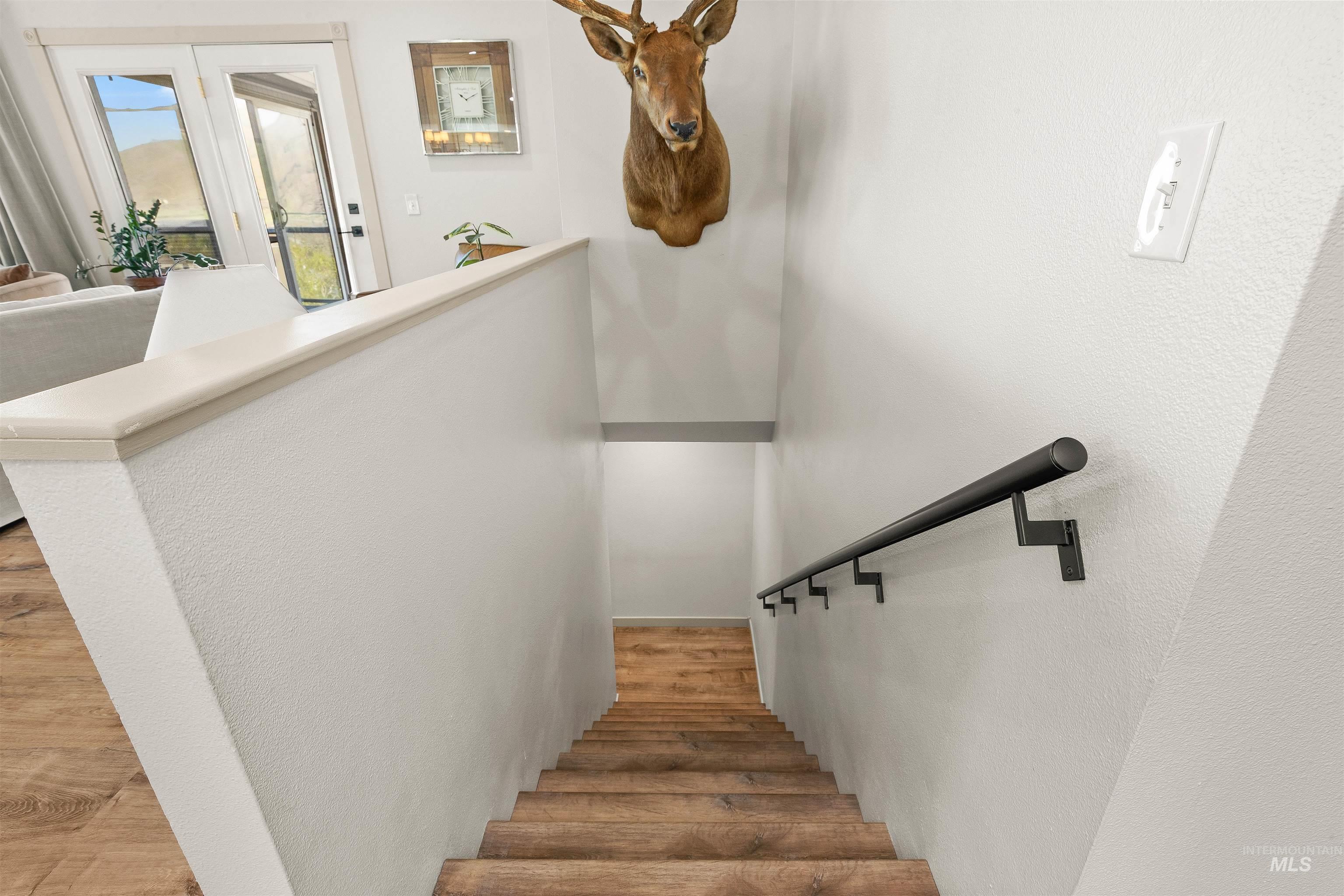 1977 Golfview Dr., Clarkston, Washington 99403, 5 Bedrooms, 2.5 Bathrooms, Residential For Sale, Price $749,000,MLS 98977658